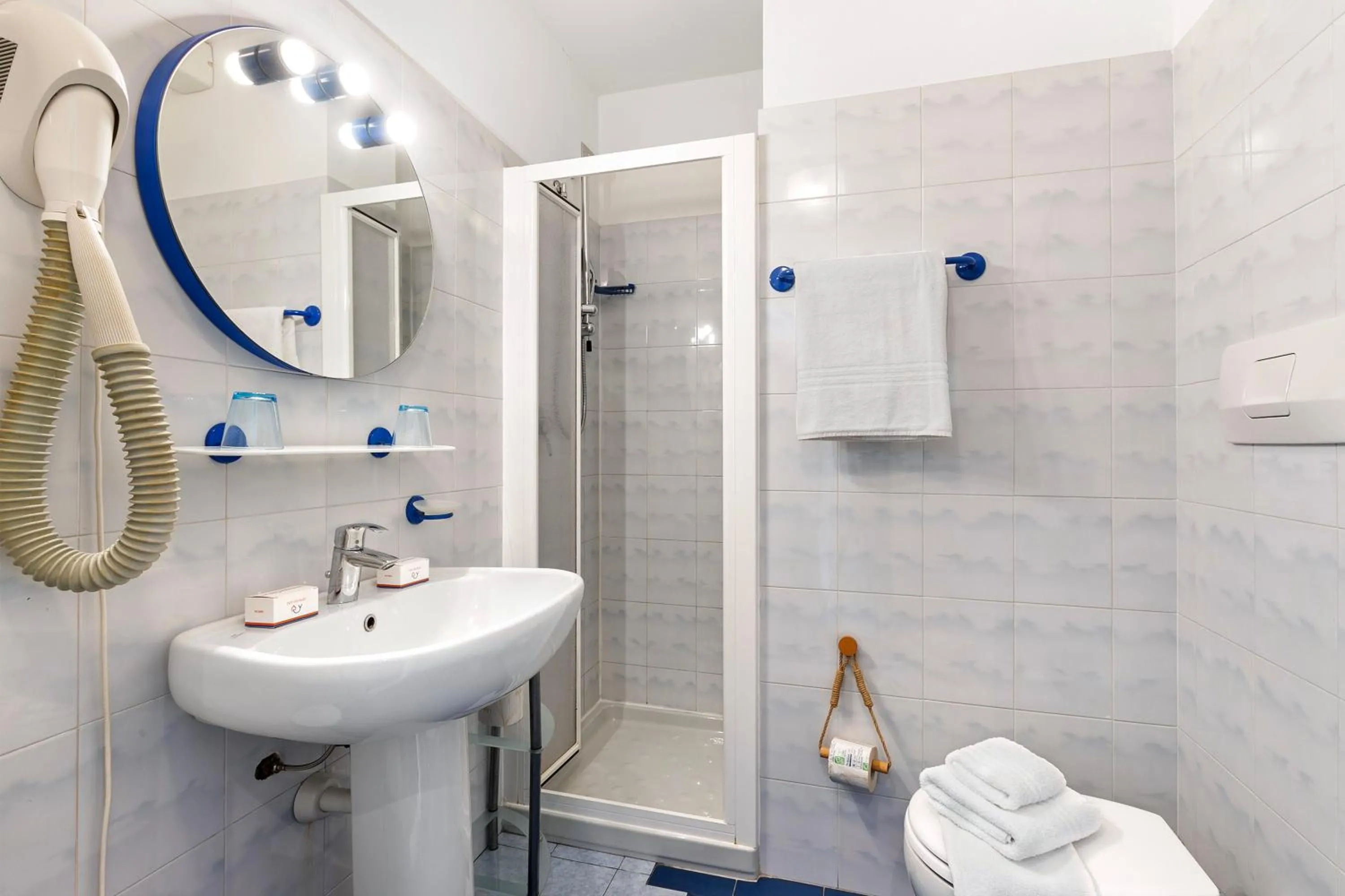 Shower in Bike & Wind Hotel Villa Maria