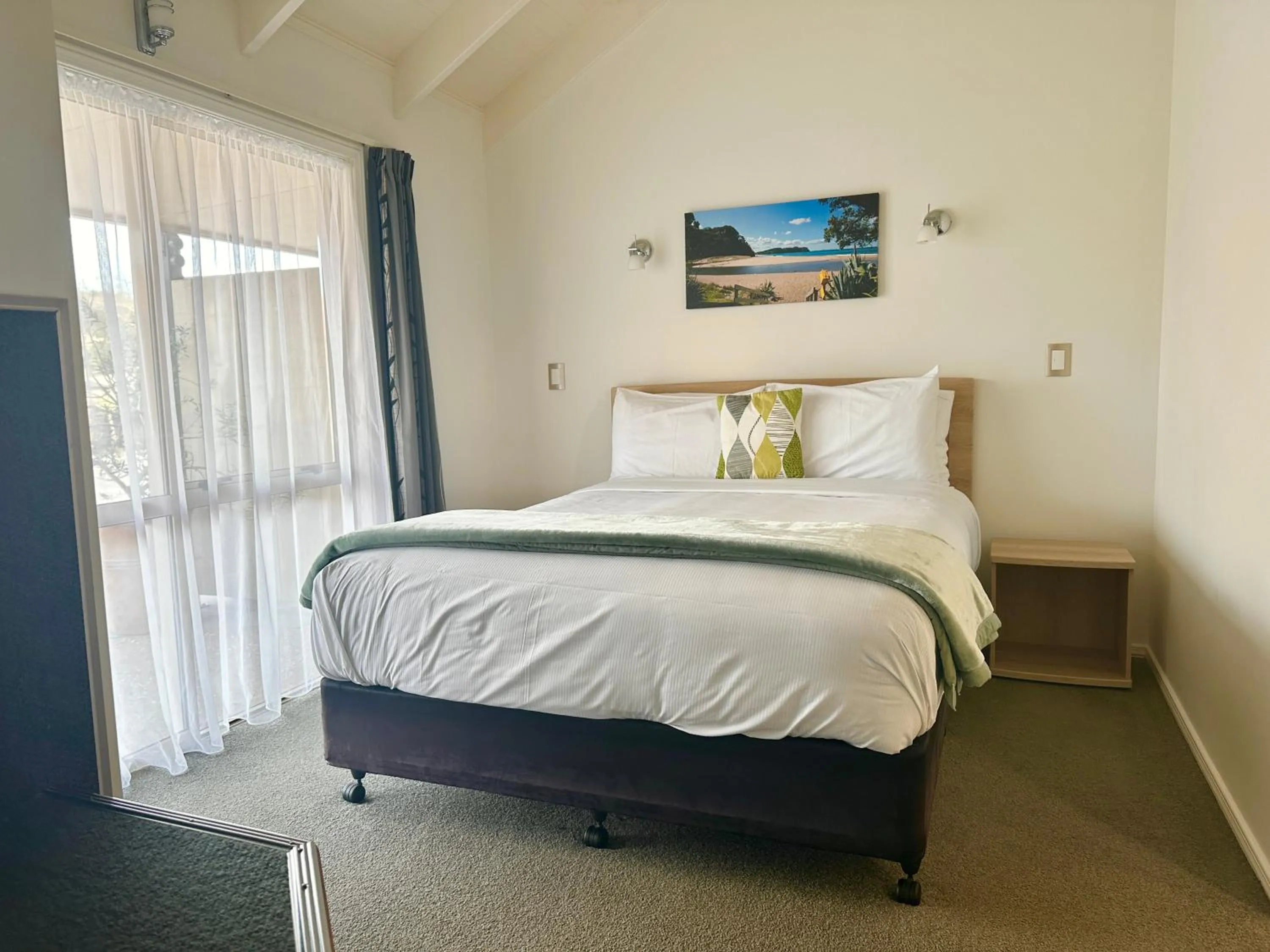 Bedroom, Bed in The Olive Motel