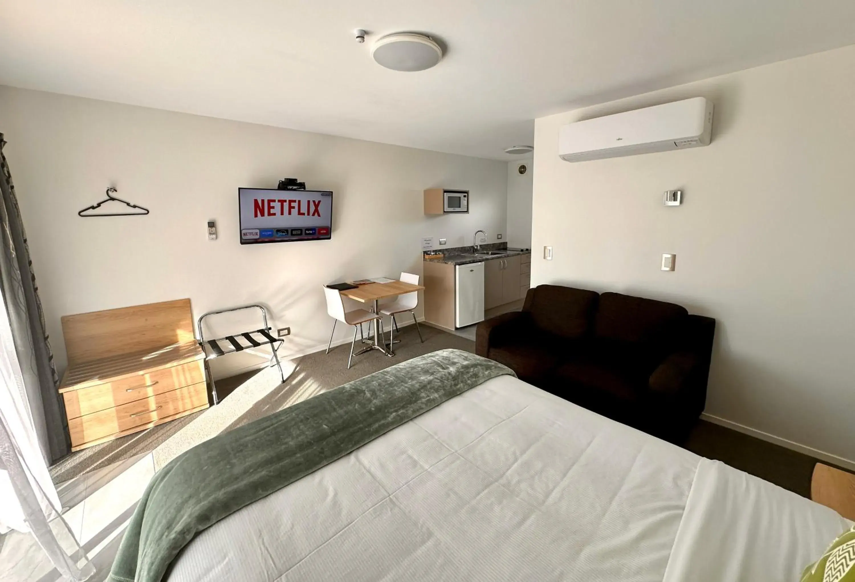 Studio with Queen Bed in The Olive Motel Studio with Queen Bed in The Olive Motel