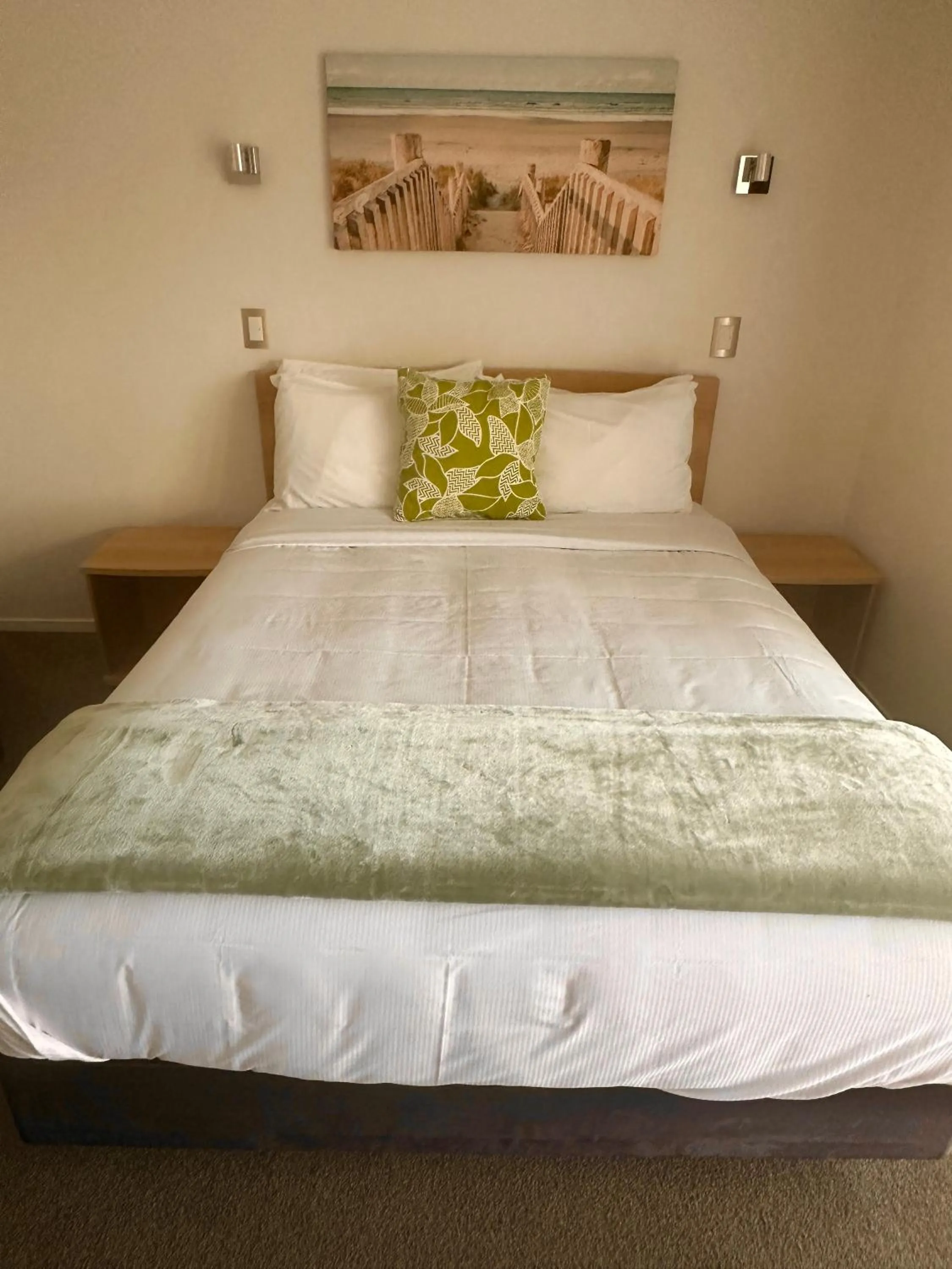 Bedroom, Bed in The Olive Motel