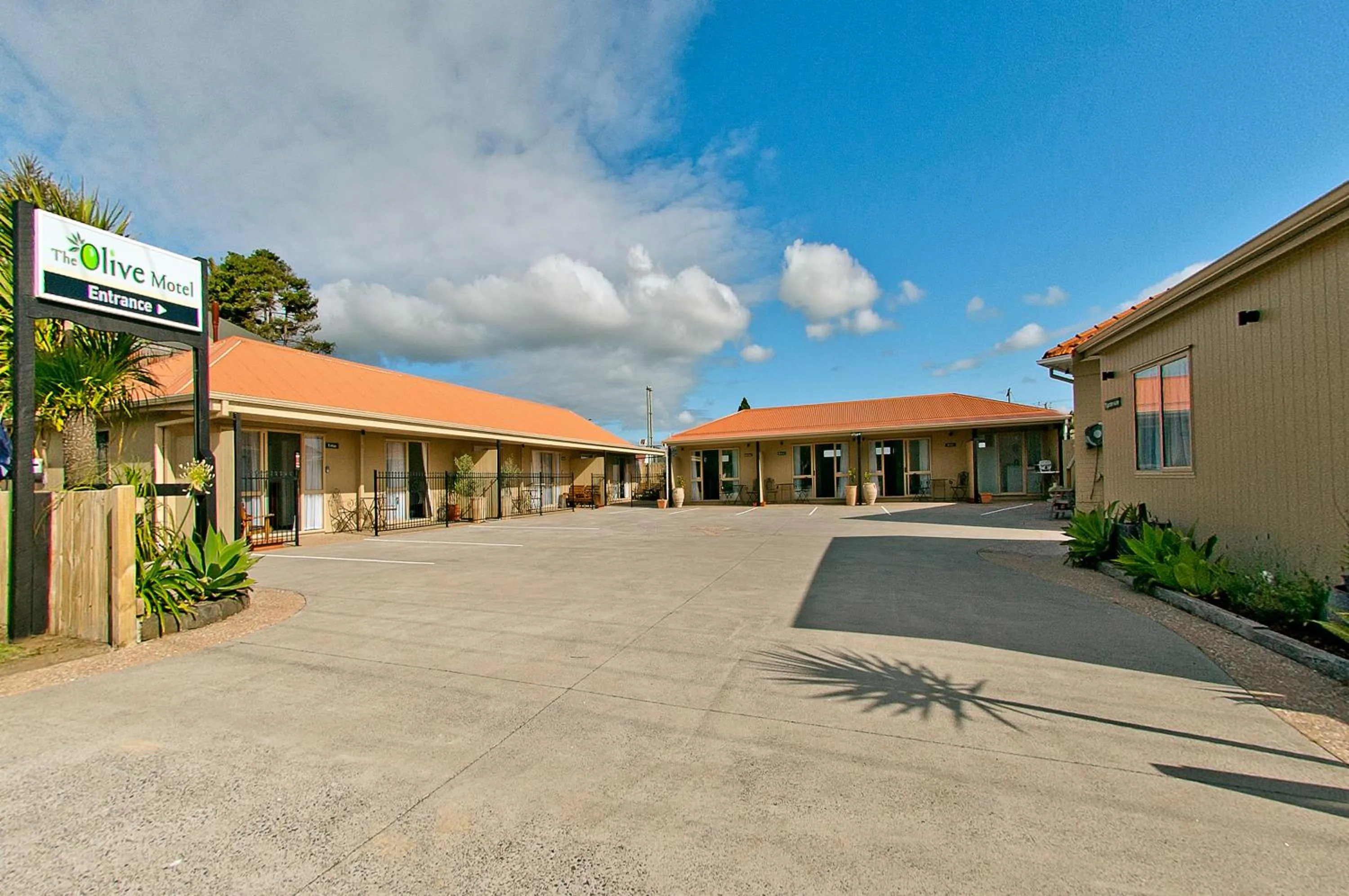 Facade/entrance in The Olive Motel