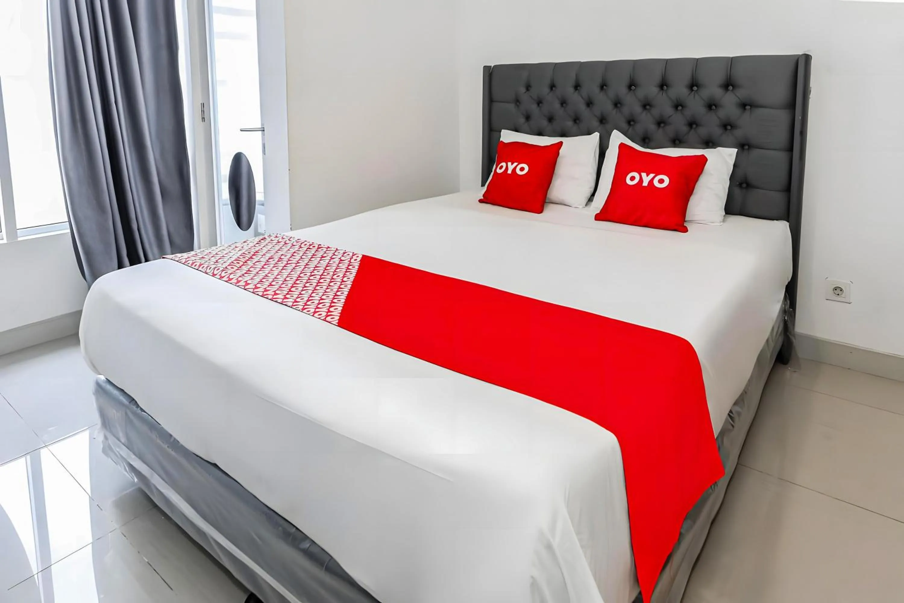 Bedroom in Collection O Fortune 88 Kamala Lagoon Reception at Indomaret and White Forest