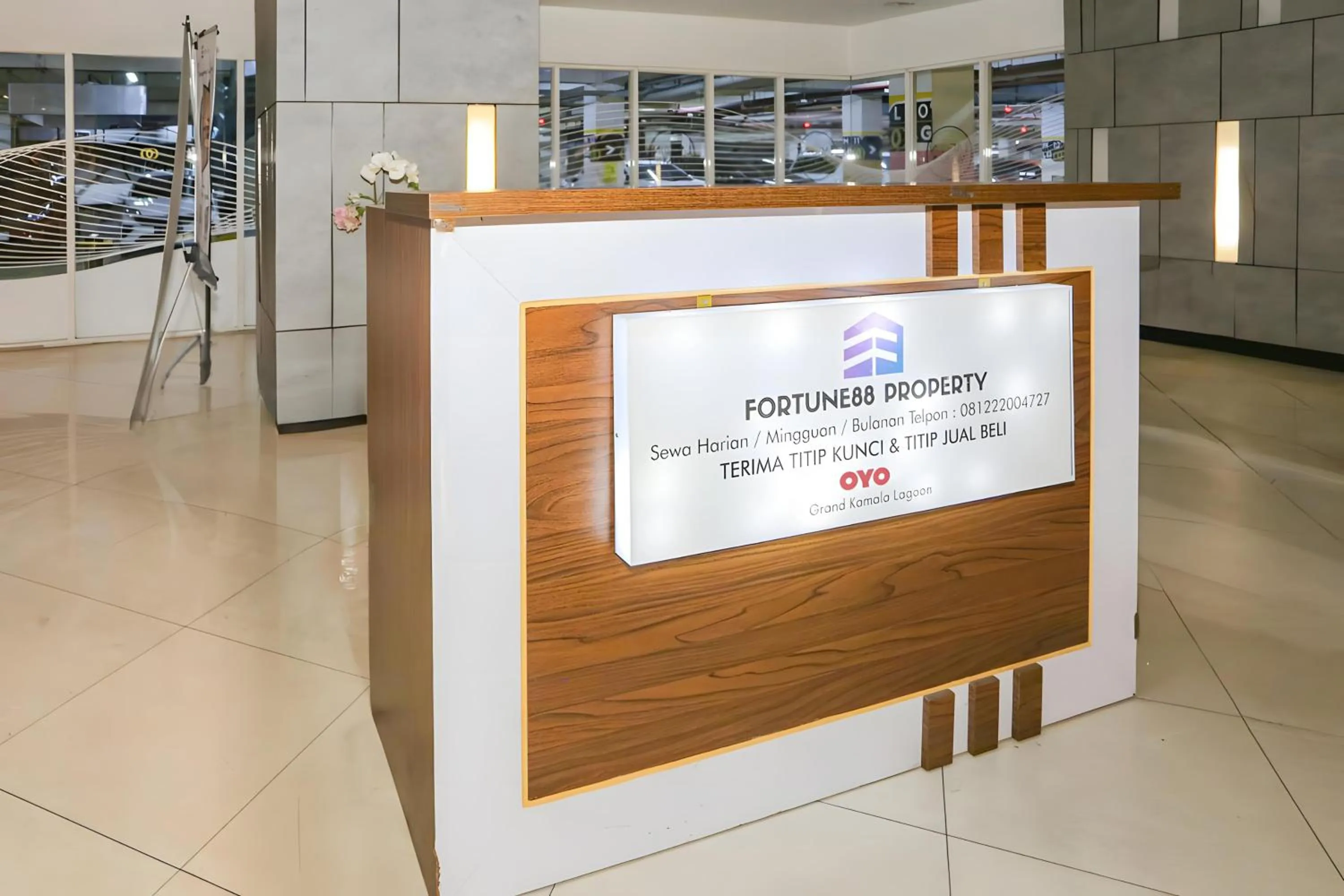 Lobby or reception in Collection O Fortune 88 Kamala Lagoon Reception at Indomaret and White Forest