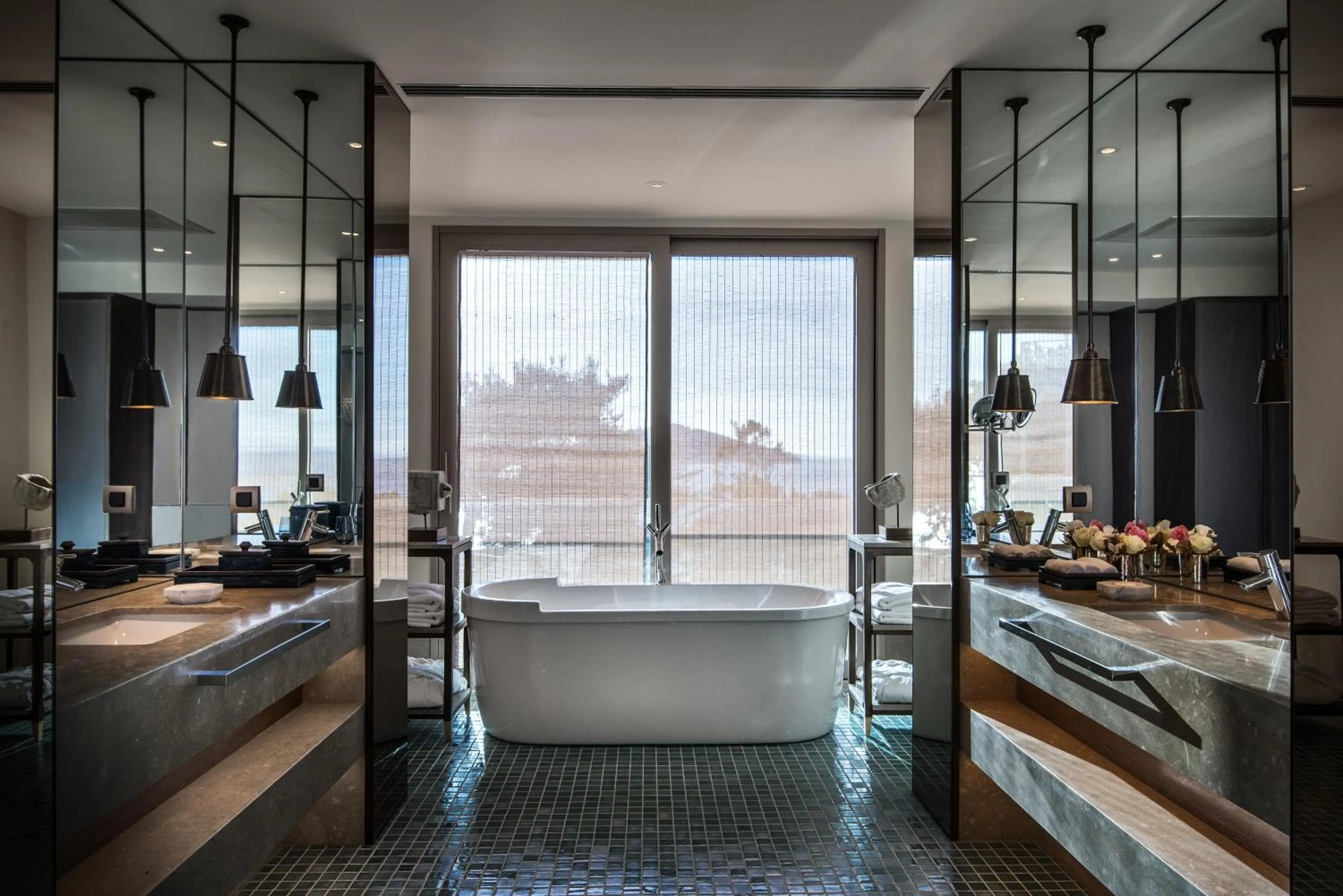 Bathroom, Bed in Princes' Palace Resort, Buyukada