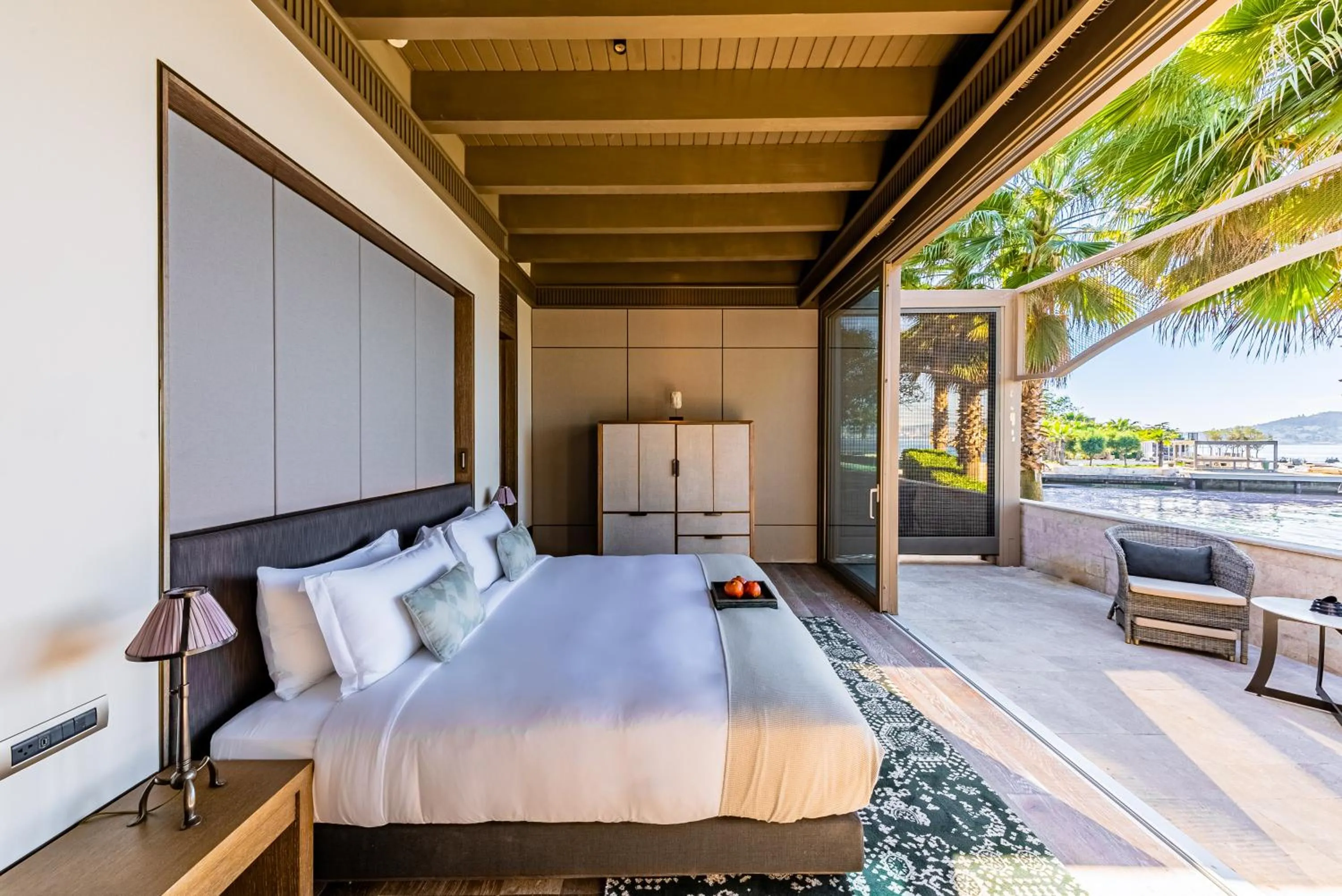 View (from property/room), Bed in Princes' Palace Resort, Buyukada