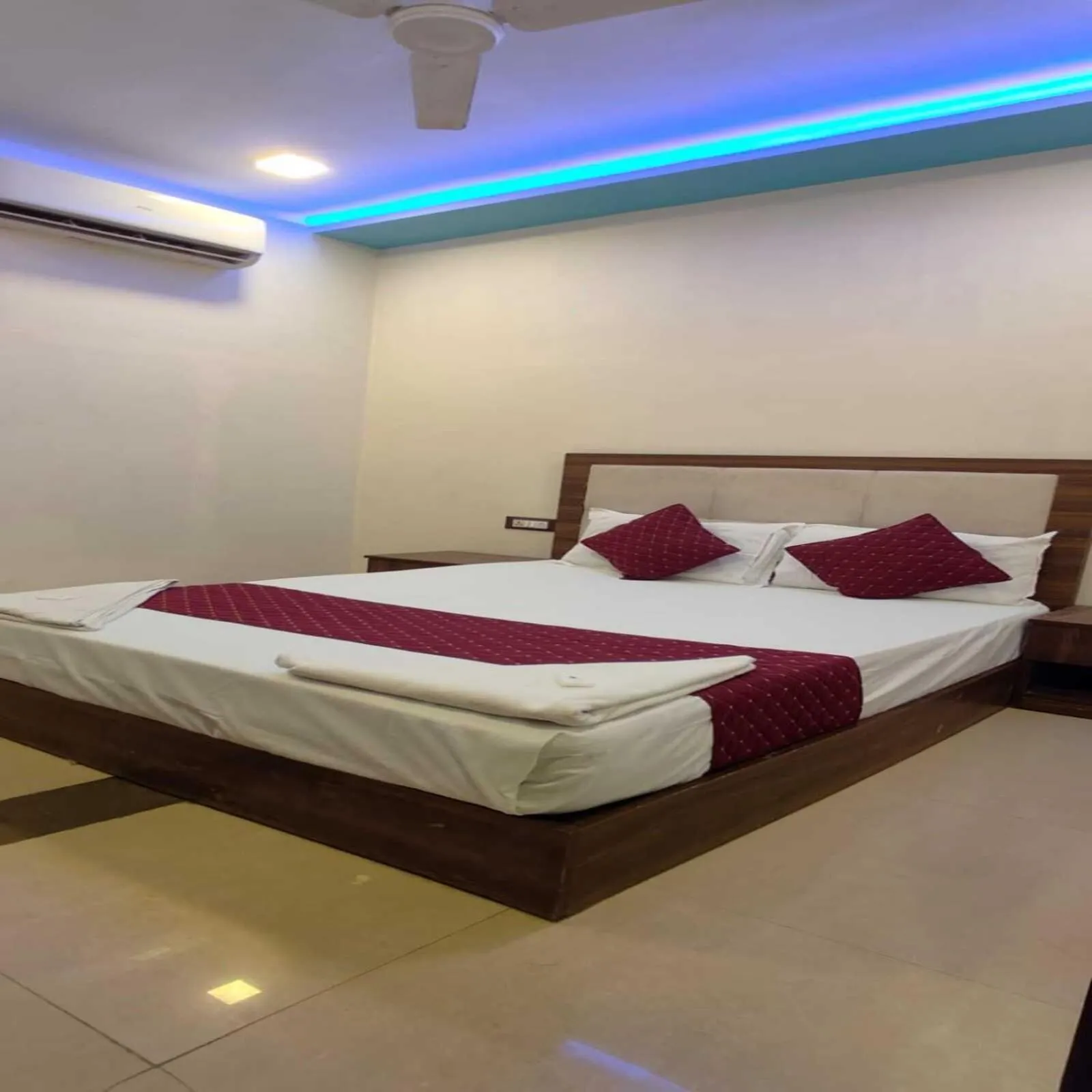 Bed in Hotel Blue Sky Residency