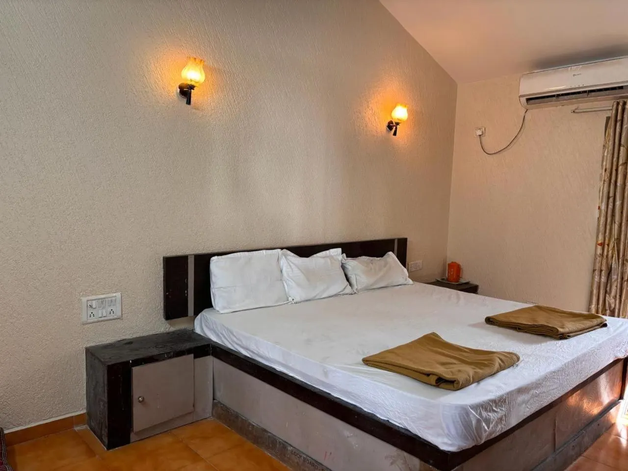 Bed in Hotel Sai Plaza