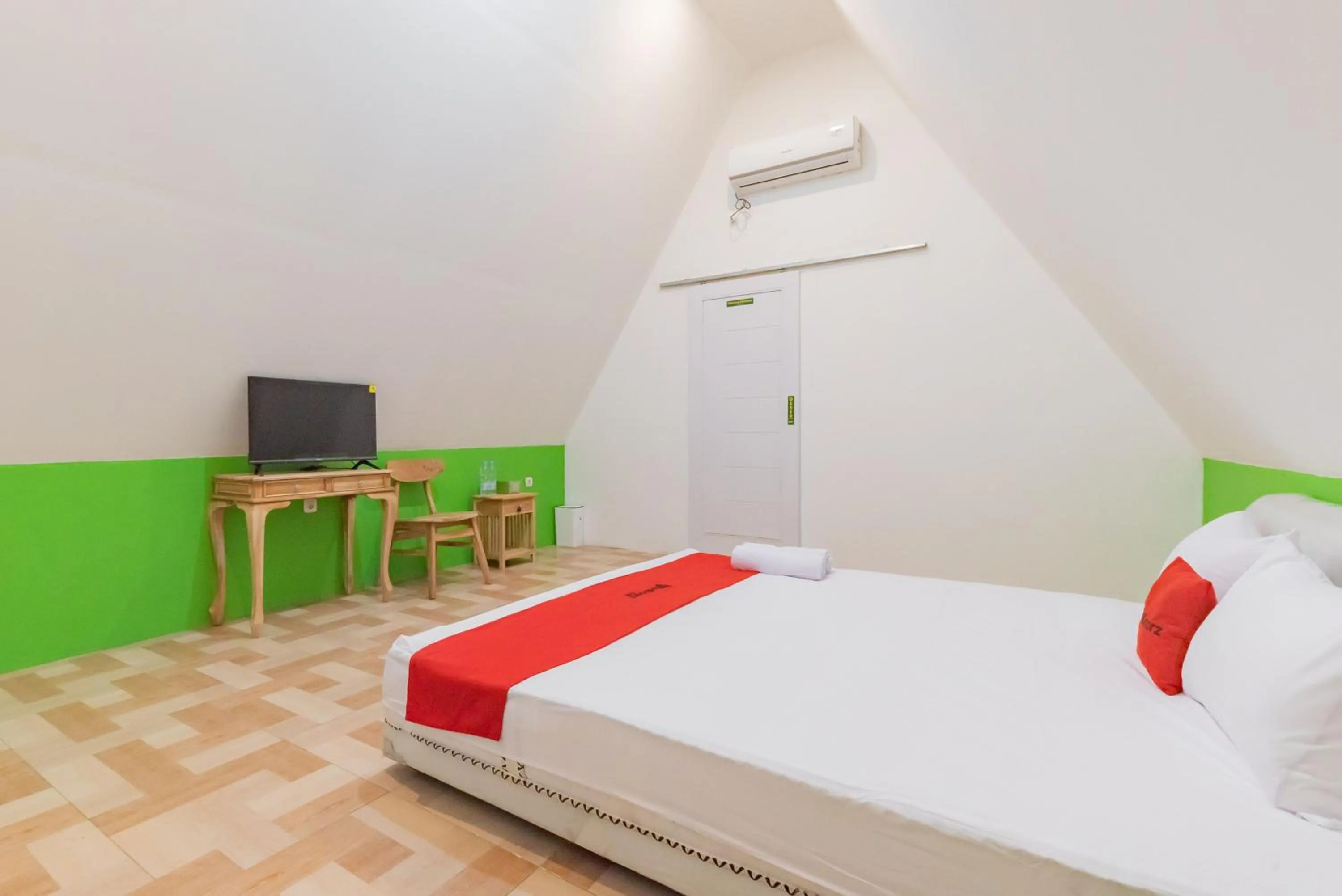 Bed in RedDoorz Syariah Plus Near Sukabumi Station