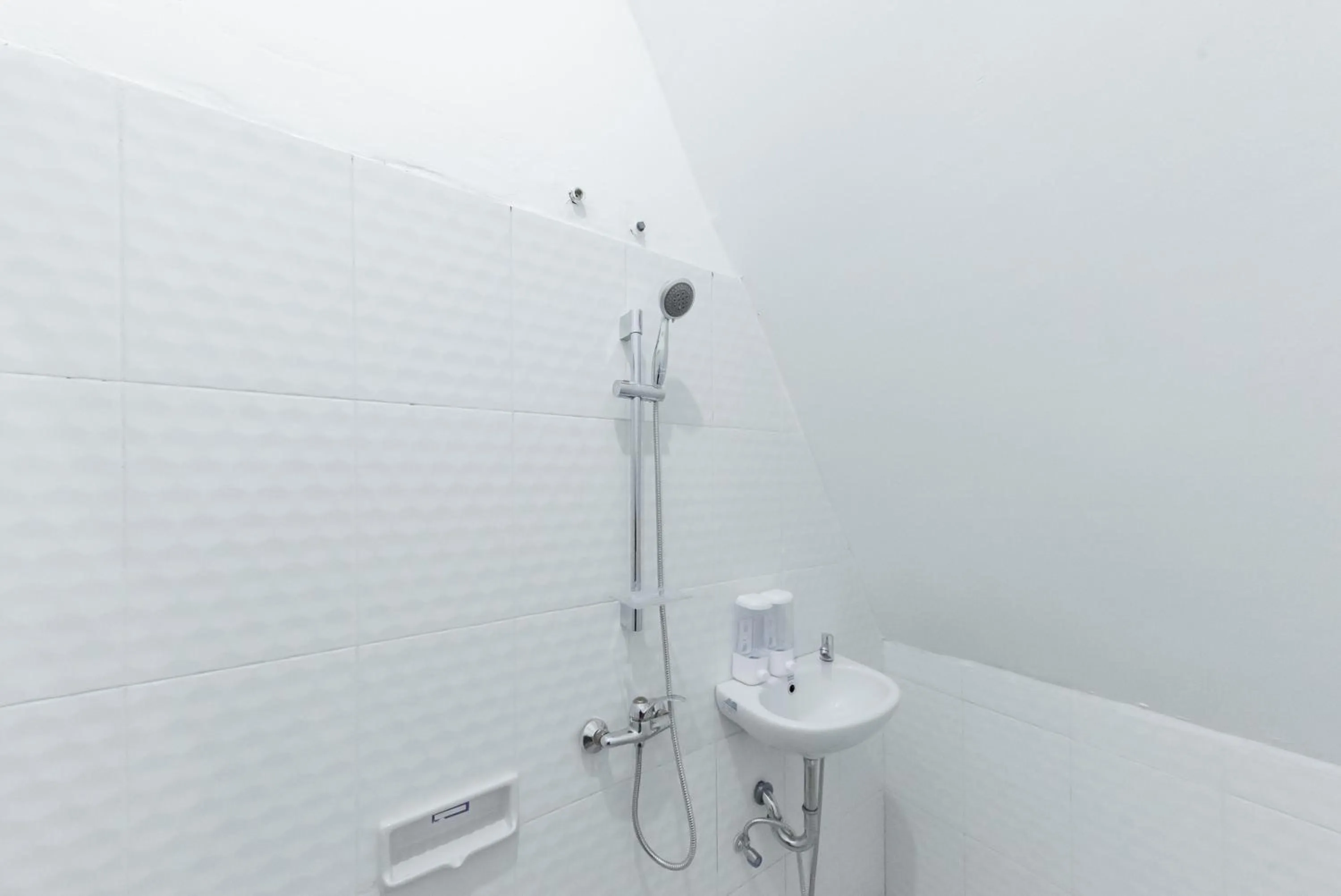 Bathroom in RedDoorz Syariah Plus Near Sukabumi Station