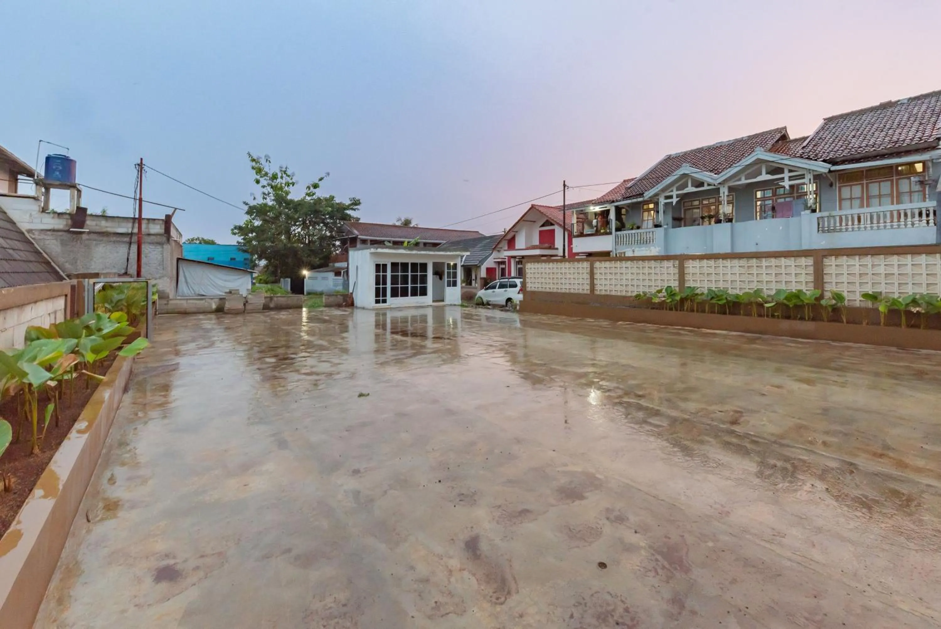 Property building in RedDoorz Syariah Plus Near Sukabumi Station