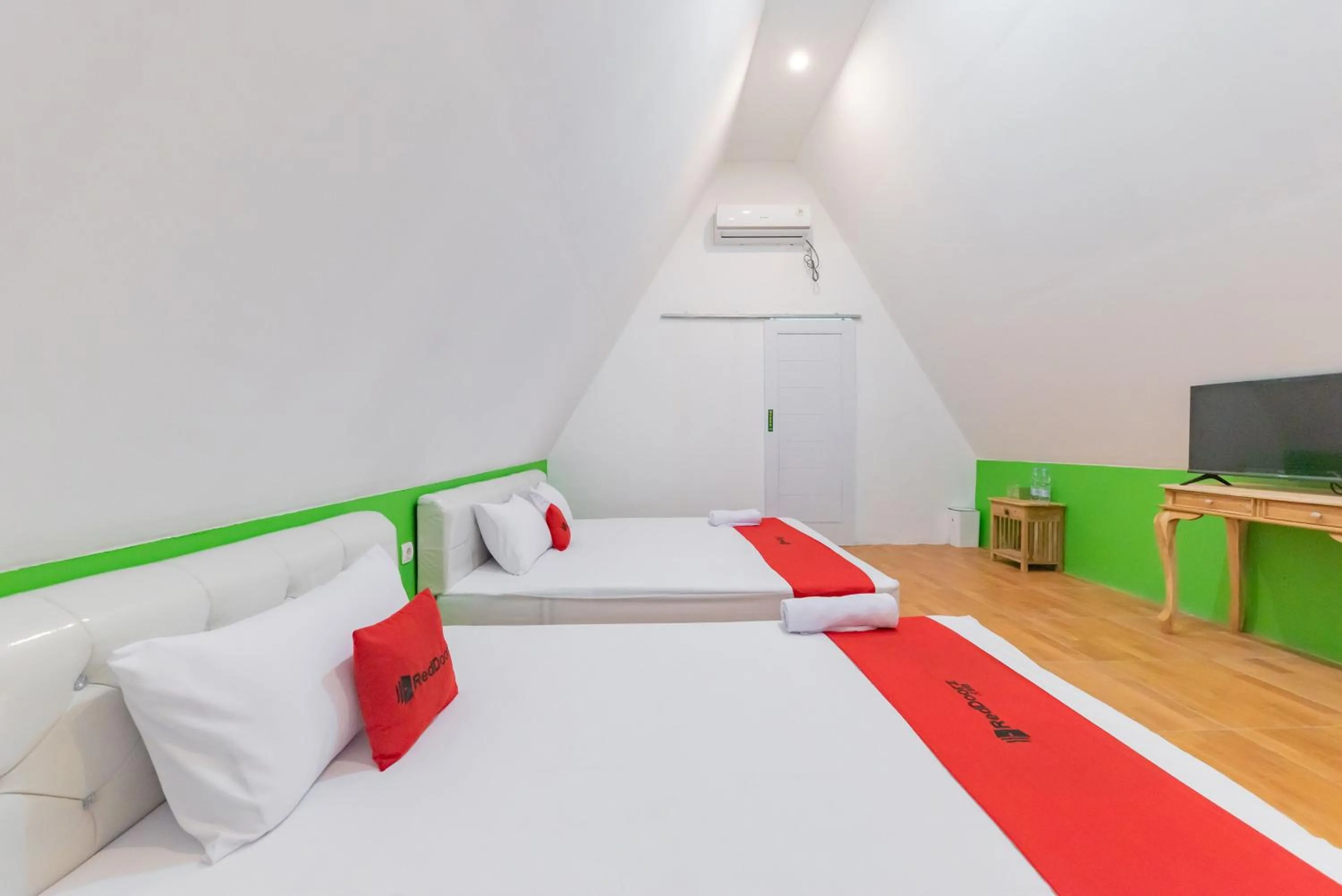 Bed in RedDoorz Syariah Plus Near Sukabumi Station