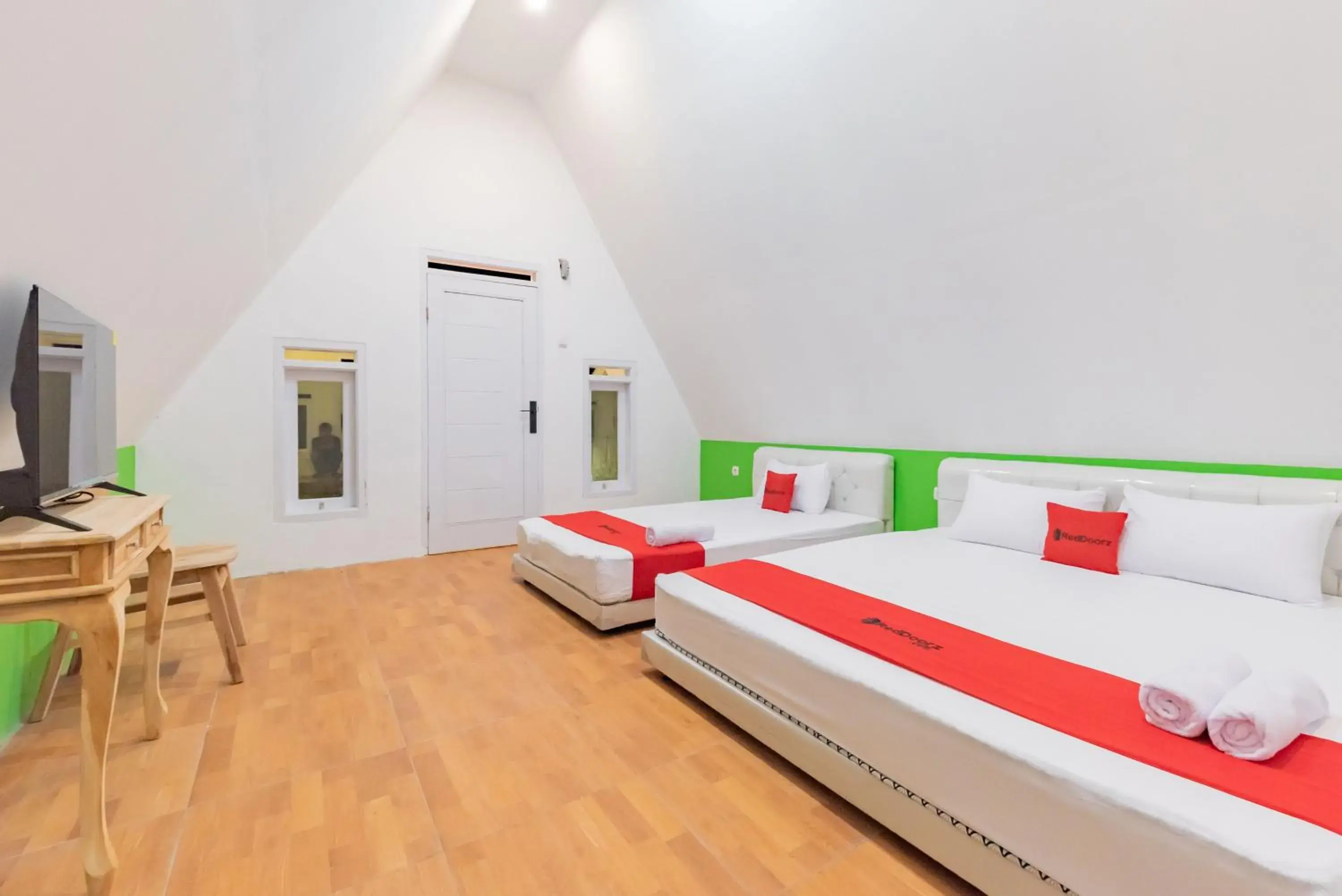 Family Room in RedDoorz Syariah Plus Near Sukabumi Station Family Room in RedDoorz Syariah Plus Near Sukabumi Station