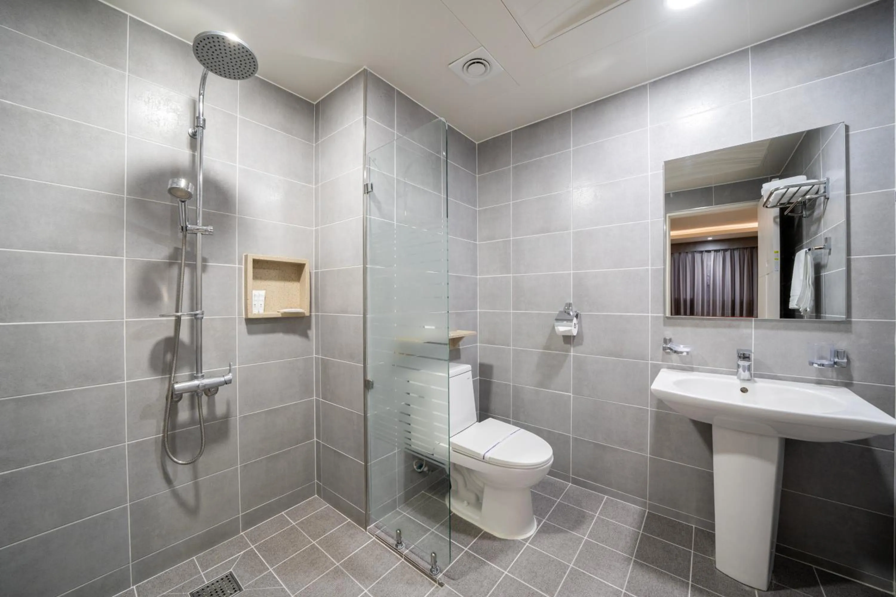 Shower in I-check Hyunjin Hotel