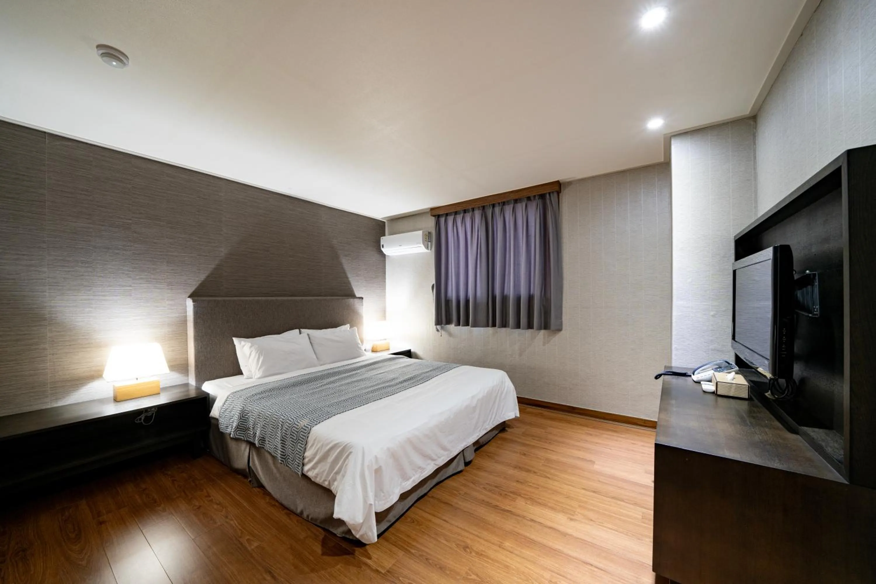 Bed in I-check Hyunjin Hotel