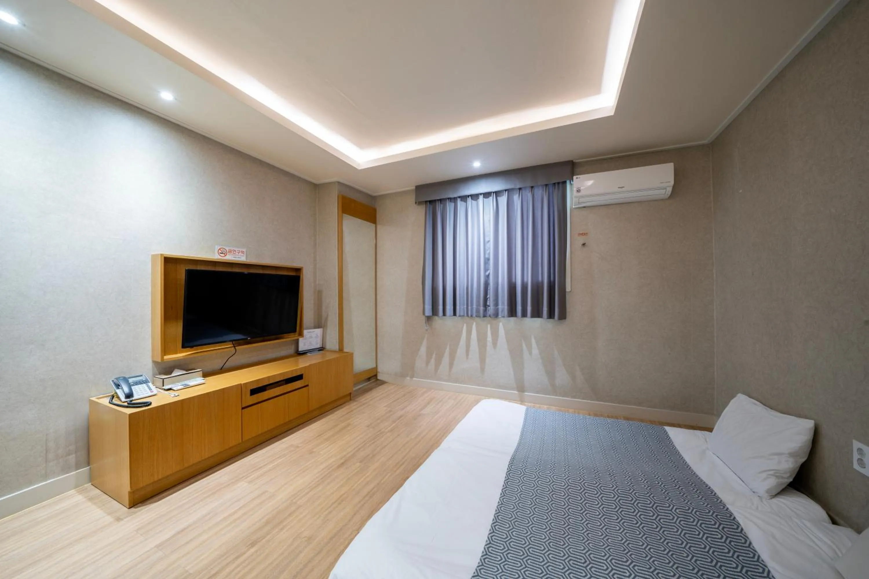 Bed in I-check Hyunjin Hotel