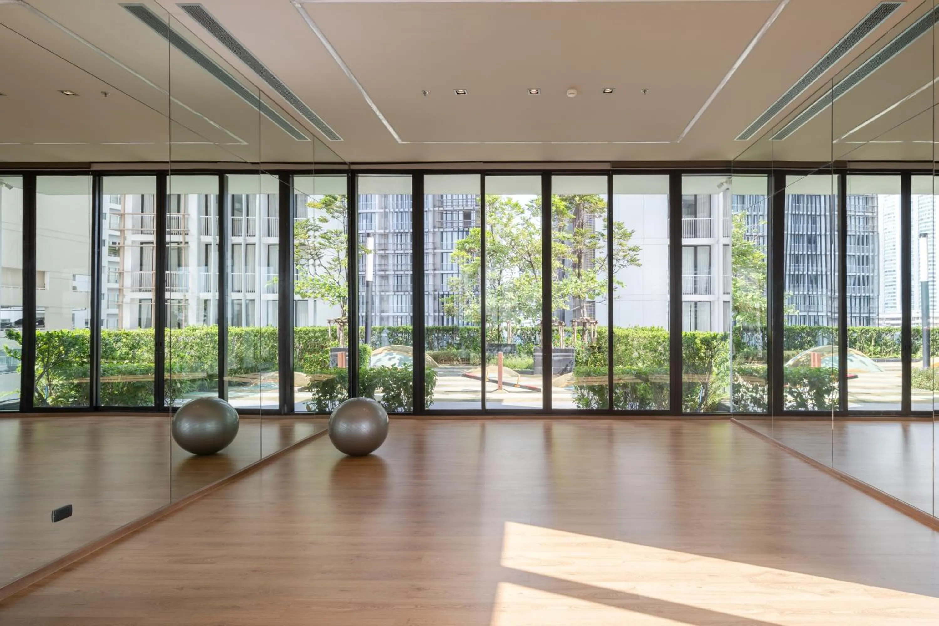 Fitness centre/facilities in Hampton Residence Next To Emporium