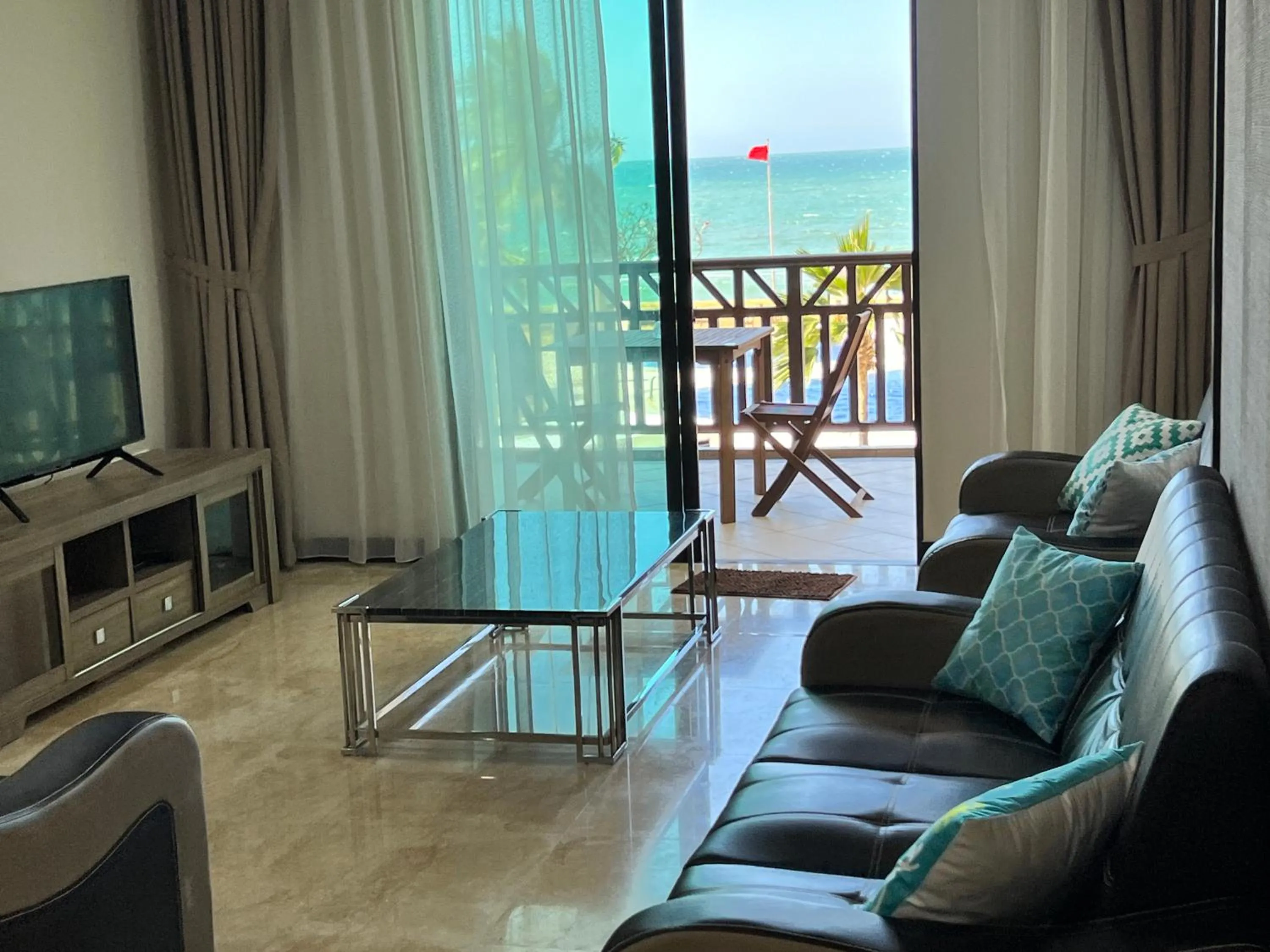 Seascape Karambunai Home - Amazing sea front view!
