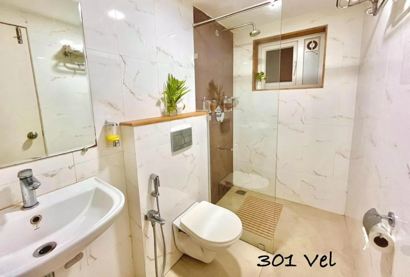Deluxe Room in Beach Paradise Miramar Goa