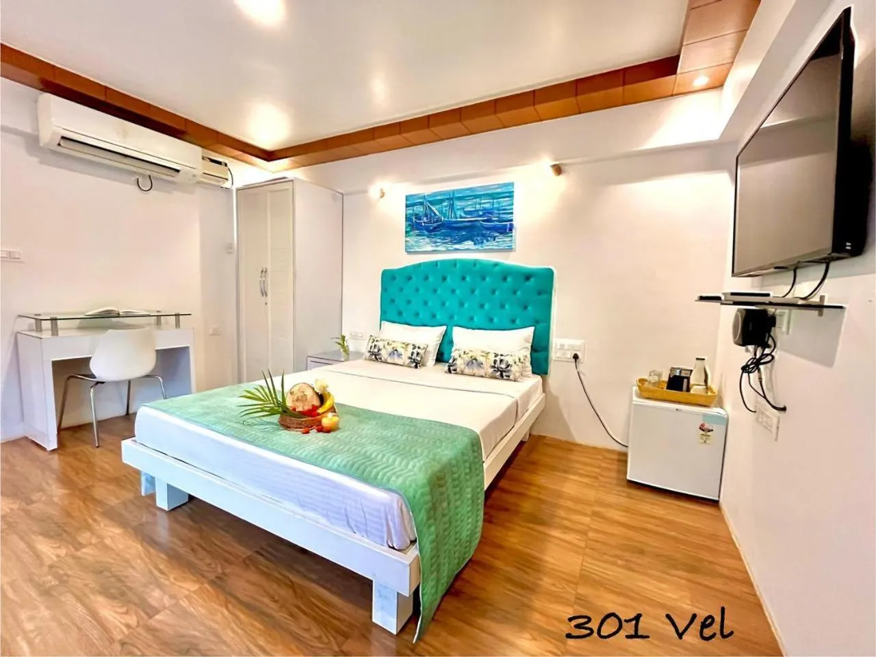 Deluxe Room in Beach Paradise Miramar Goa