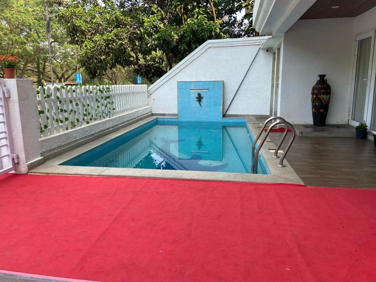 Swimming pool in Beach Paradise Miramar Goa