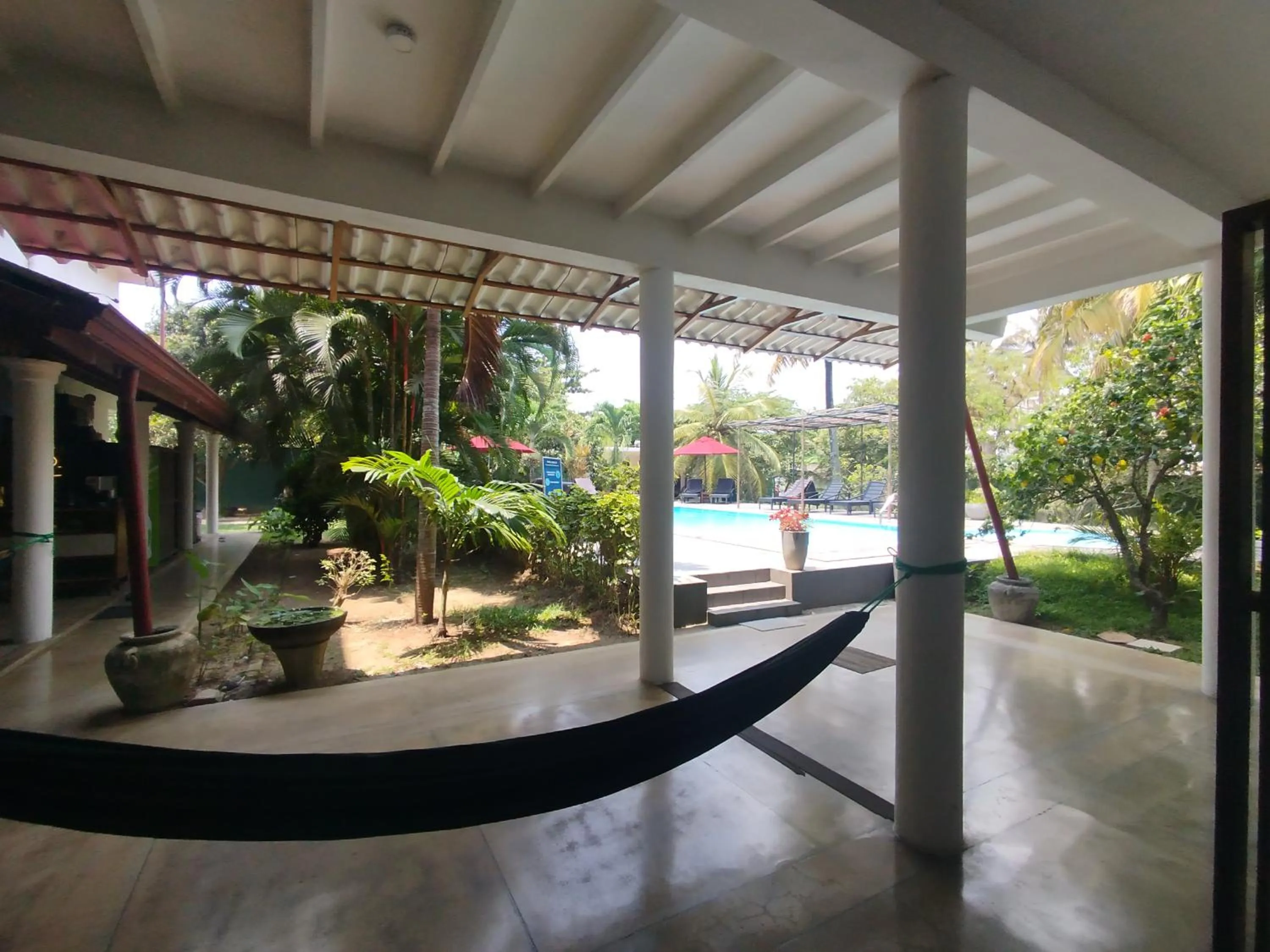 Swimming pool in Weligama Ocean Breeze