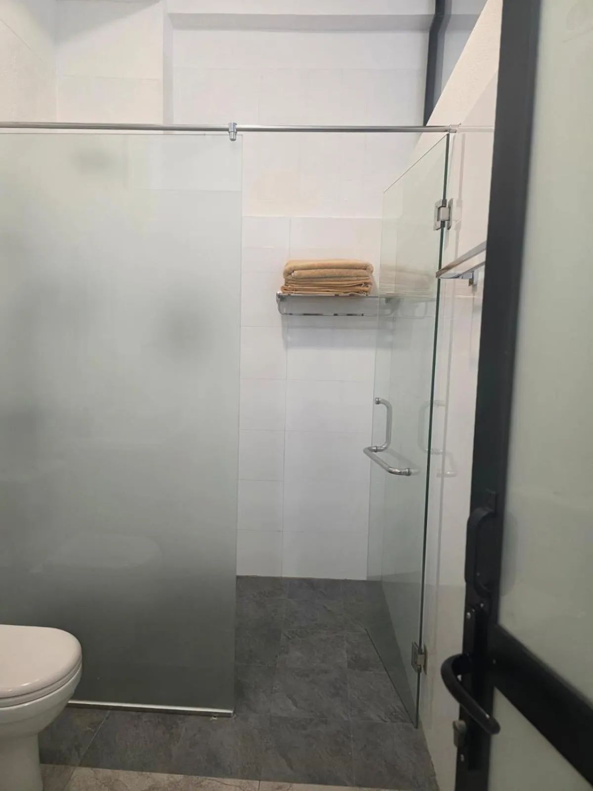 Shower in Weligama Ocean Breeze