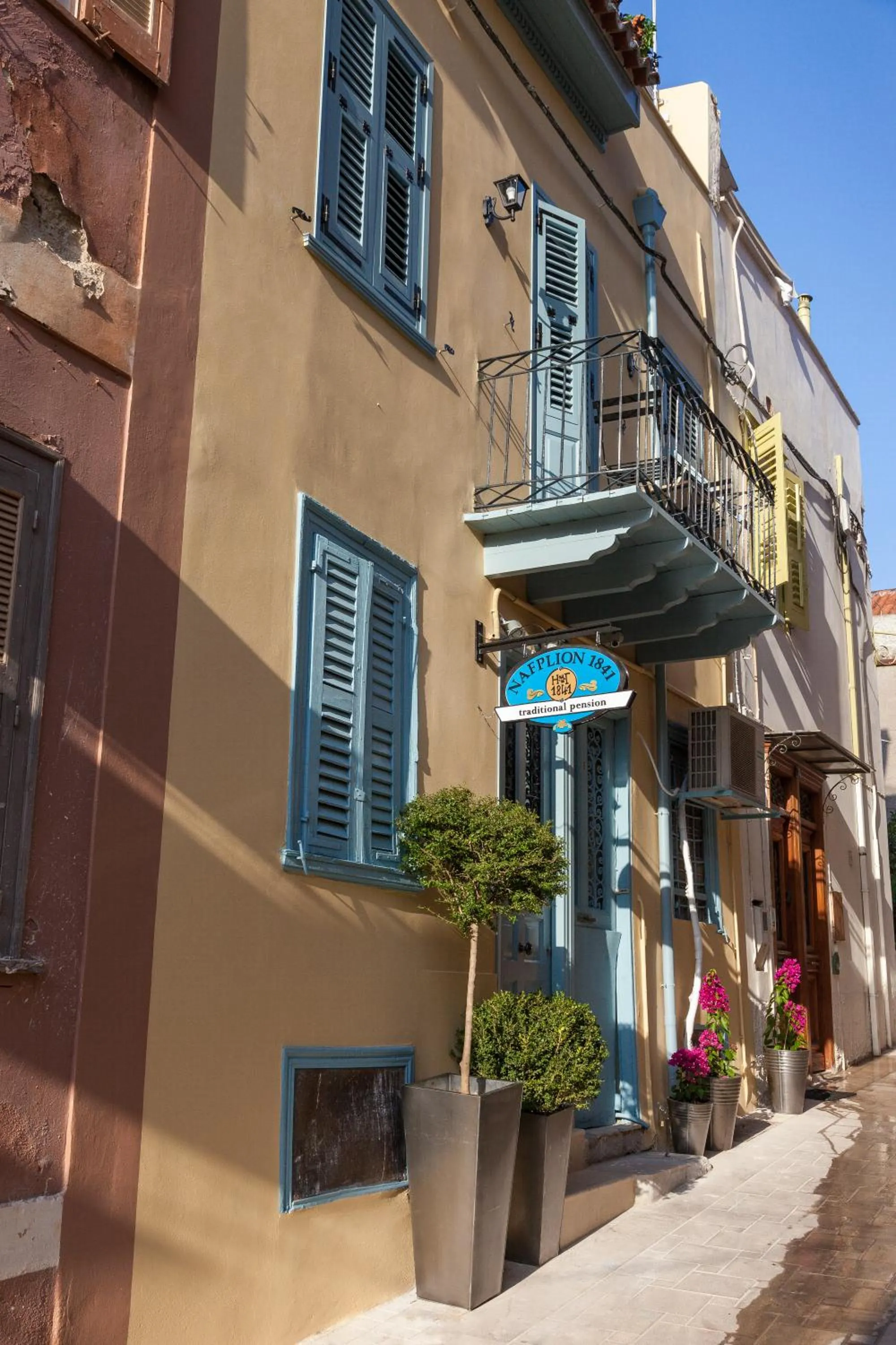 Facade/entrance in Nafplion 1841