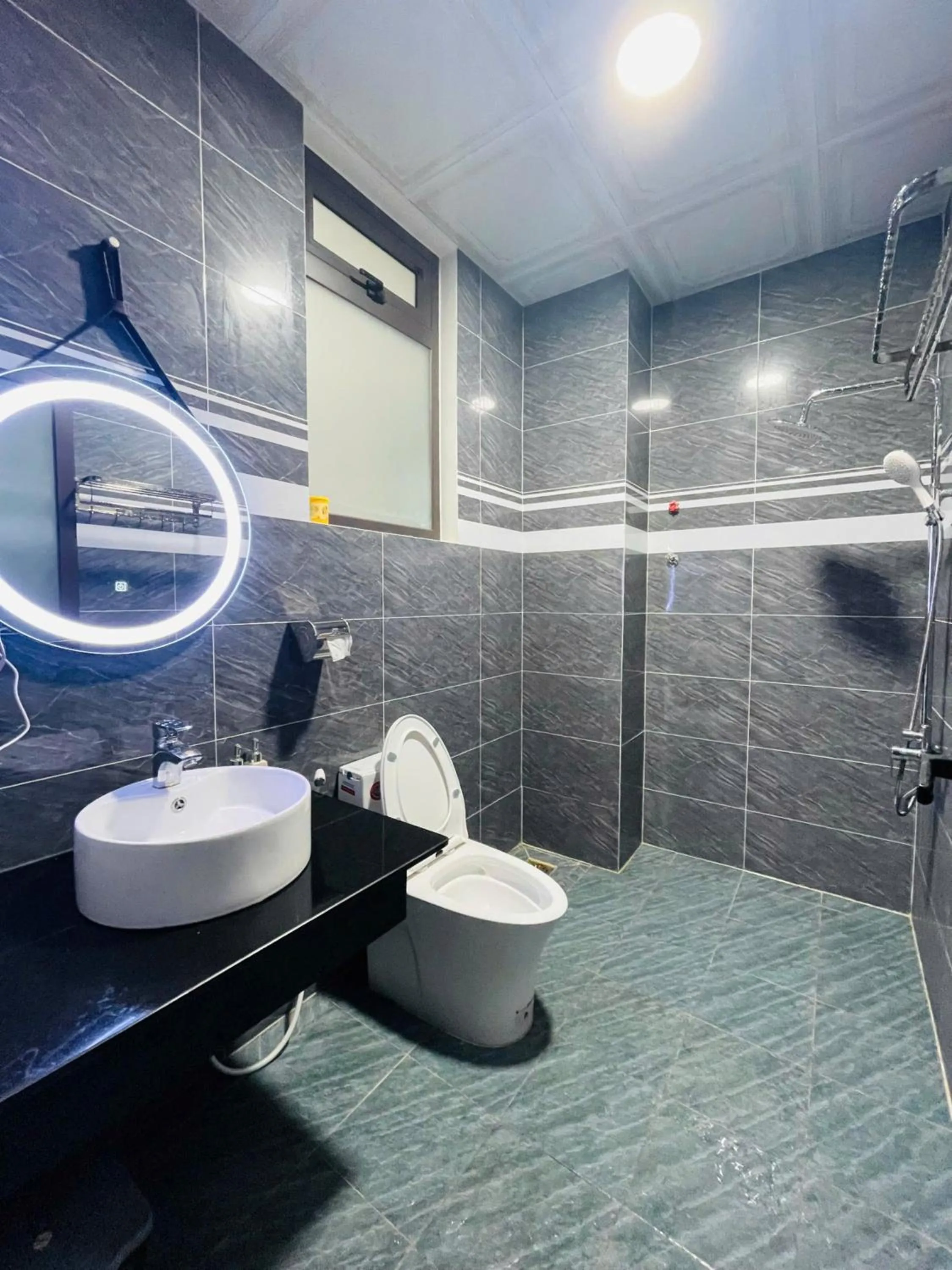 Bathroom in White Villa Đà Lạt