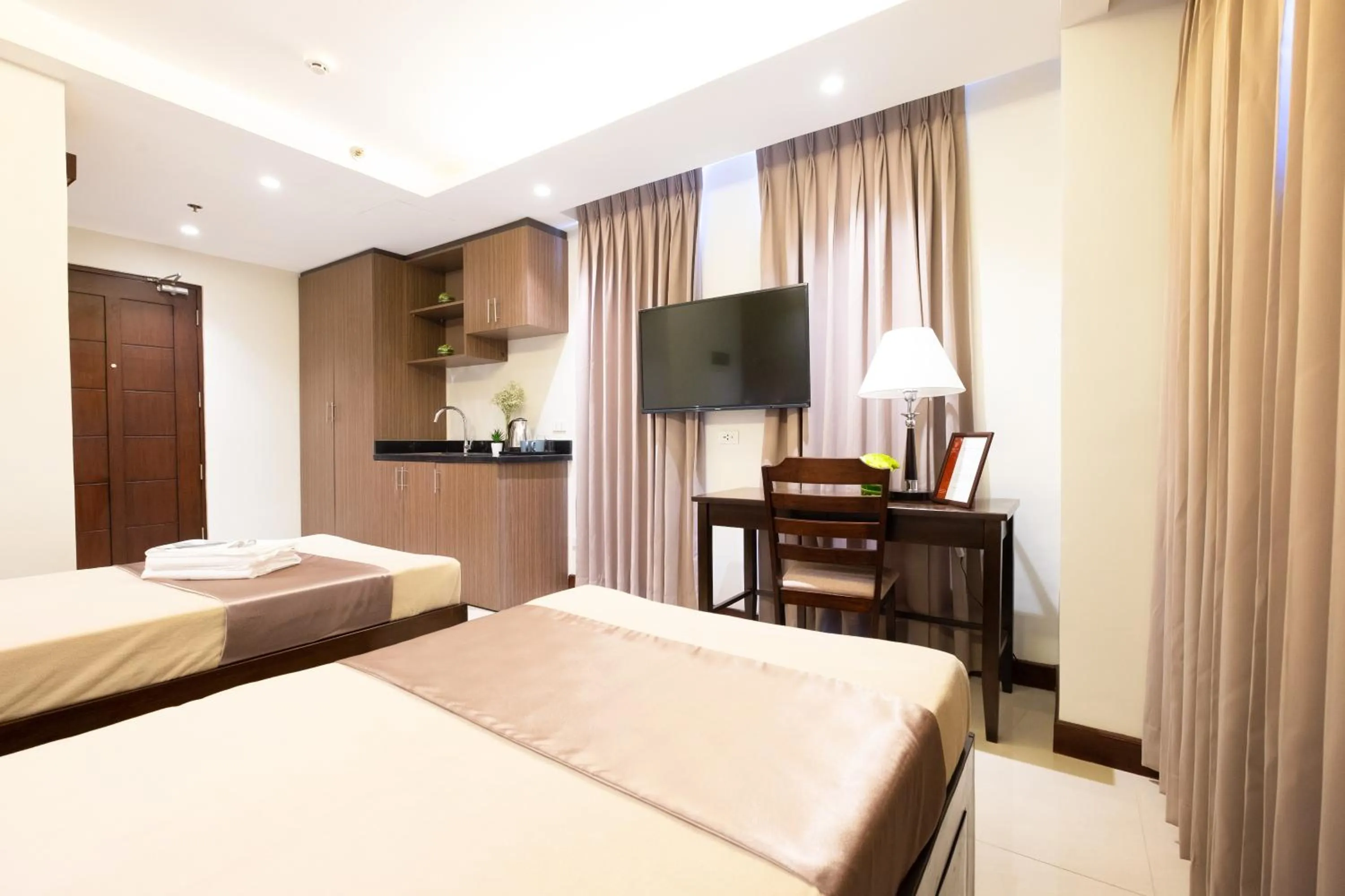 Bedroom, Bed in Soleil Suites Cebu