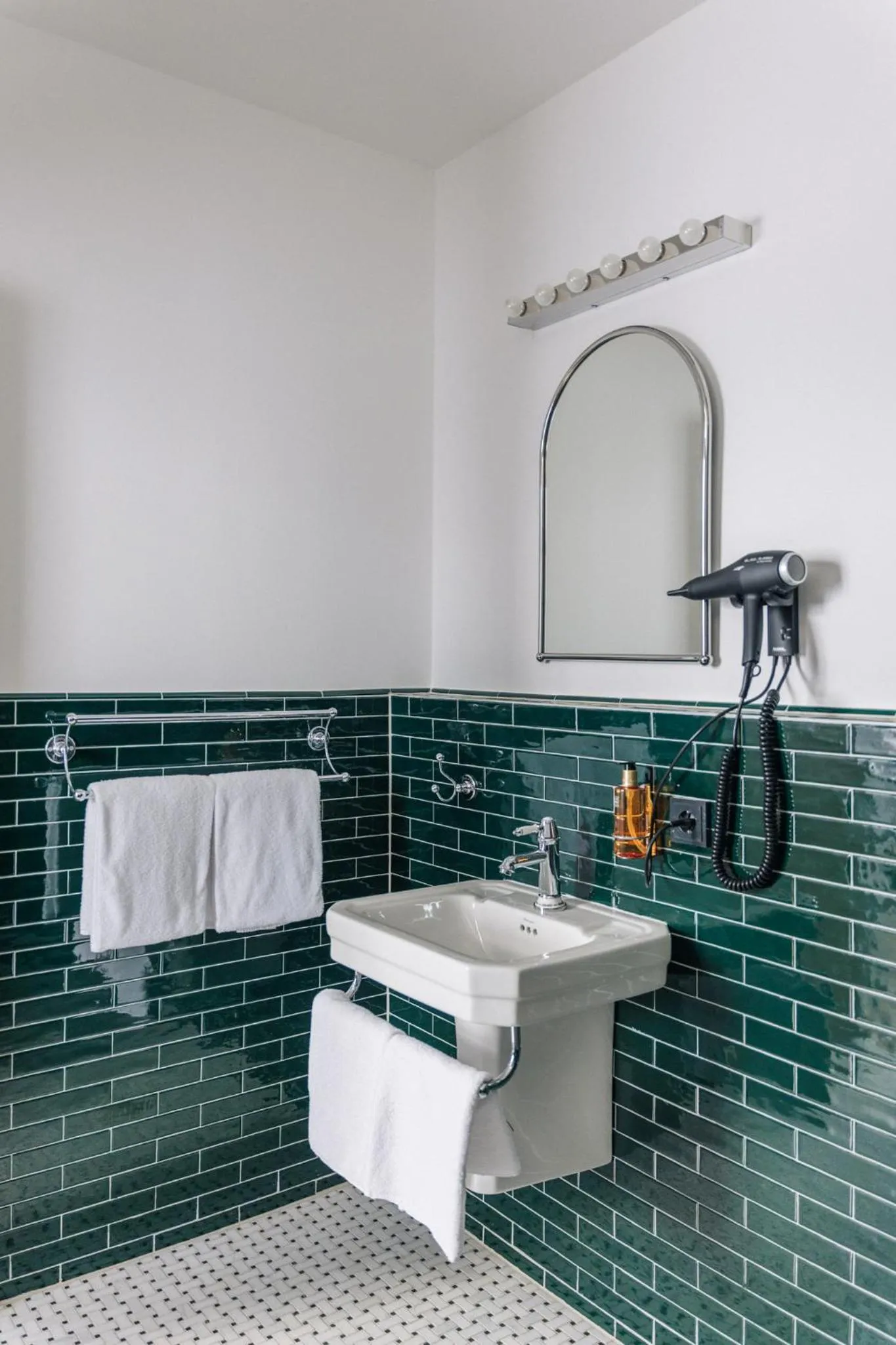 Bathroom in Homaris East Side