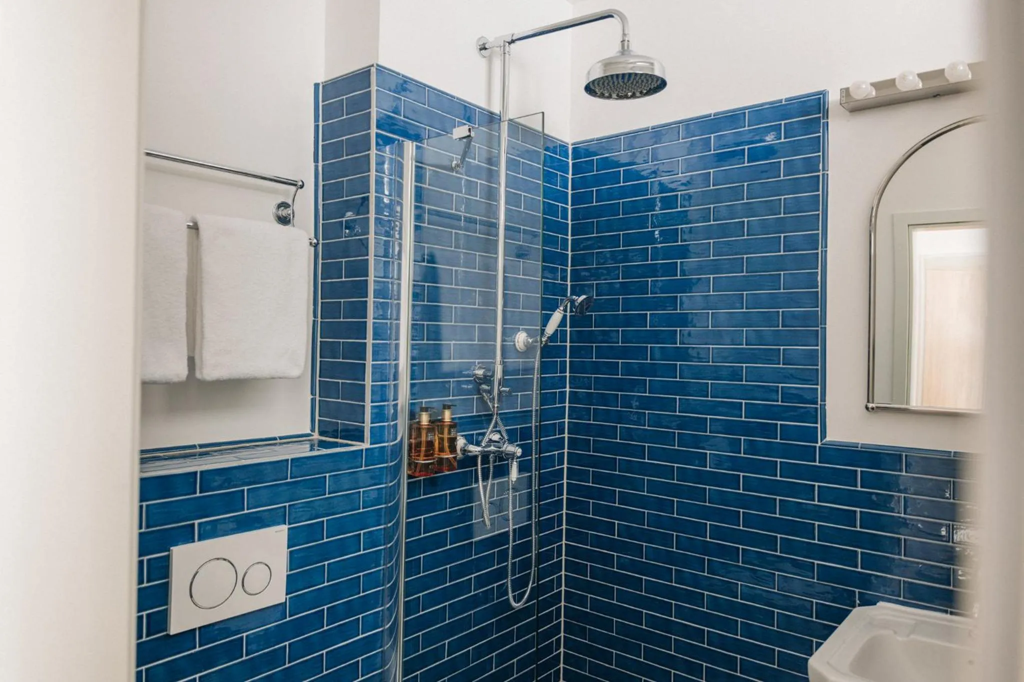 Shower in Homaris East Side