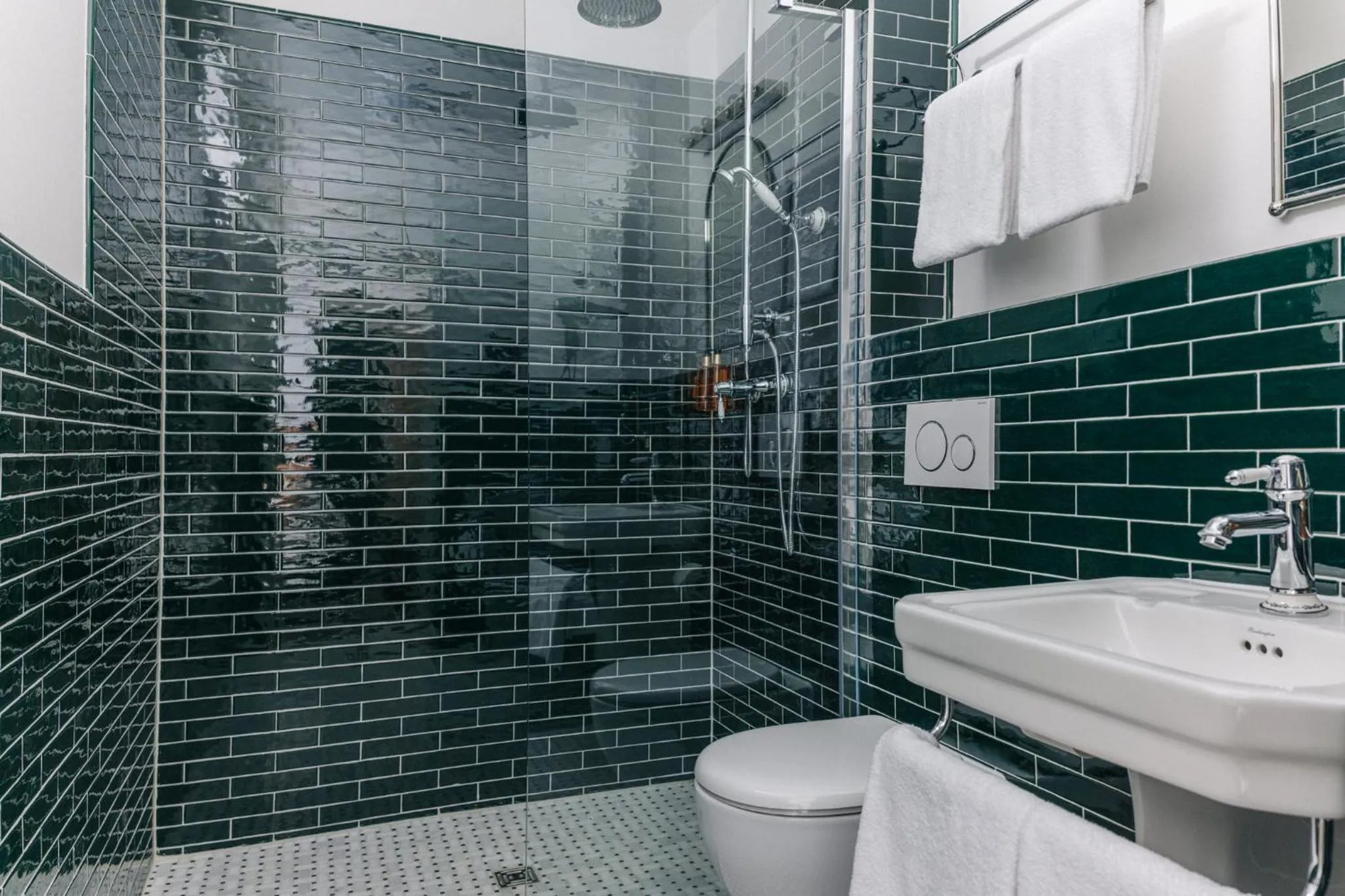 Shower in Homaris East Side