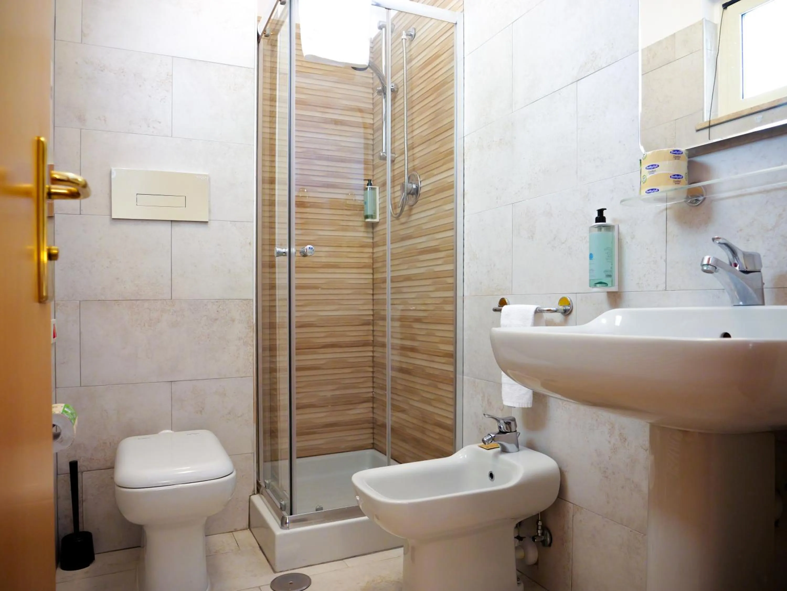 Shower in Giardino Dei Principi d'Abruzzo