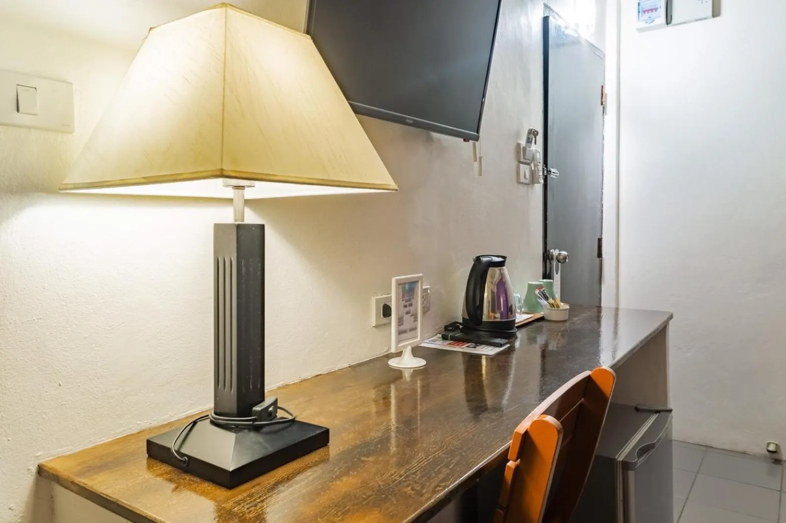 TV and multimedia in THE BEACH CHA AM Guest House