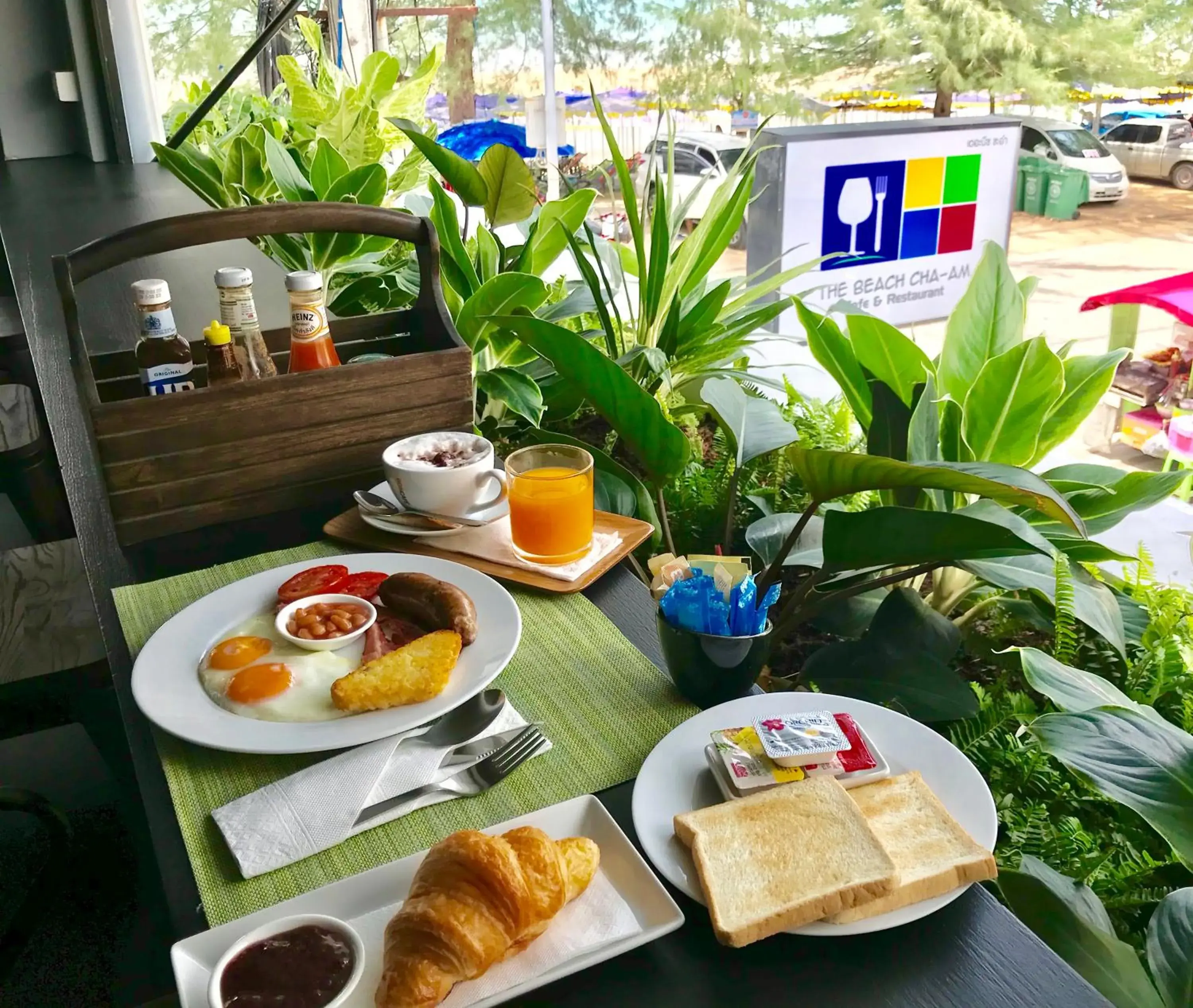 Restaurant/places to eat in THE BEACH CHA AM Guest House Restaurant/places to eat in THE BEACH CHA AM Guest House