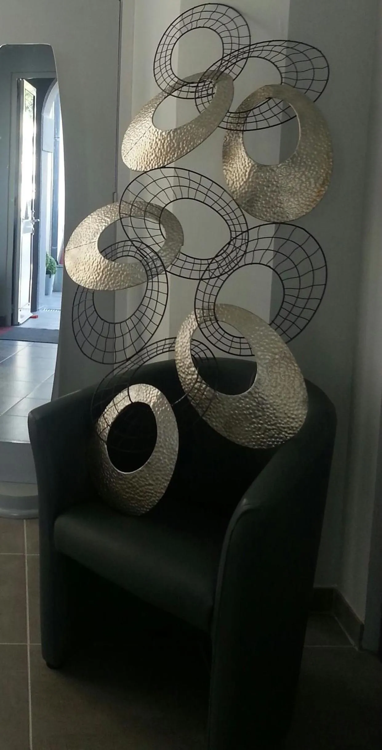 Decorative detail in HÔTEL Le 6 3 Home PORT EN BESSIN Parking privé gratuit
