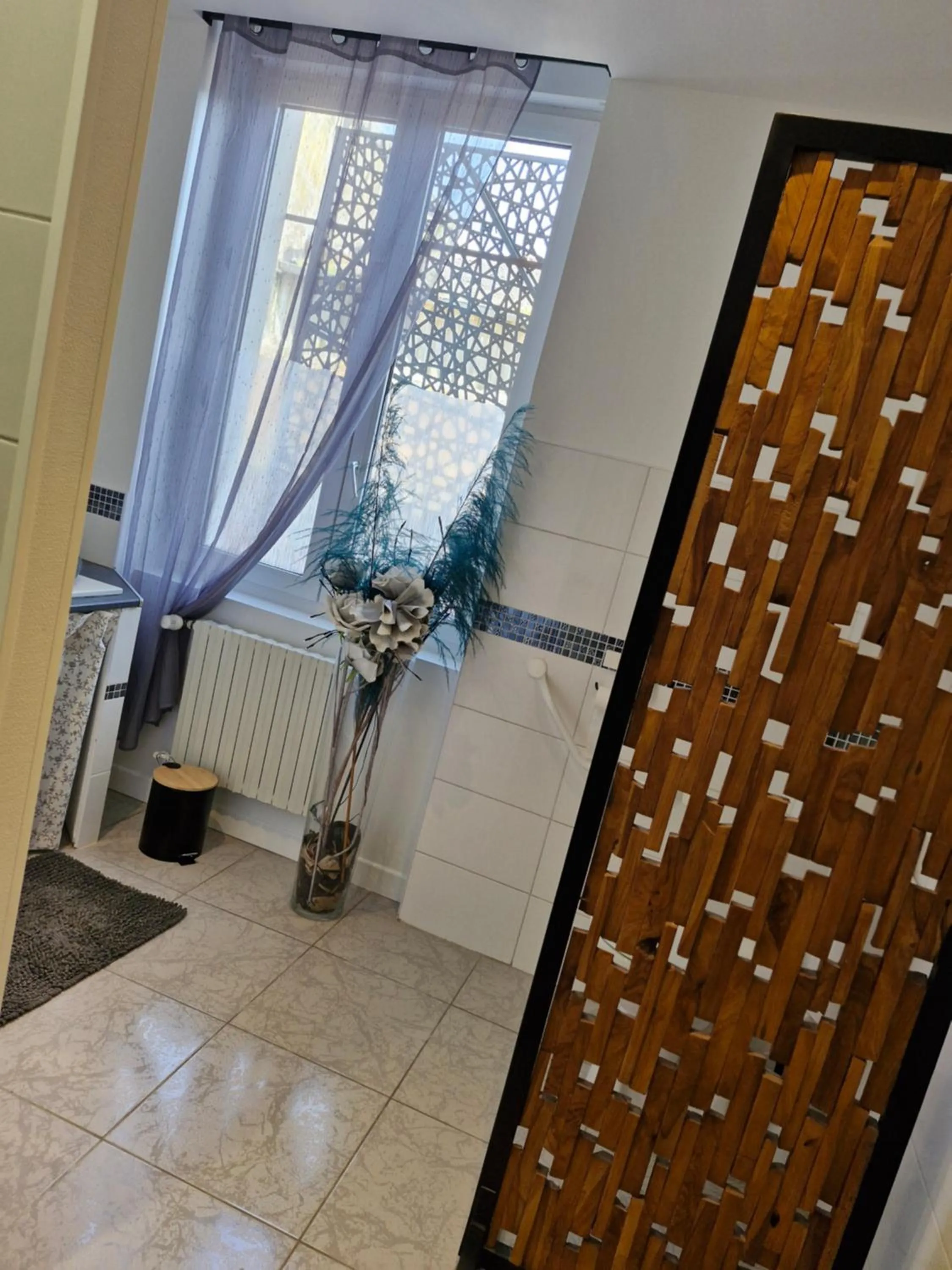 HÔTEL Le 6 3 Home PORT EN BESSIN Parking privé gratuit
