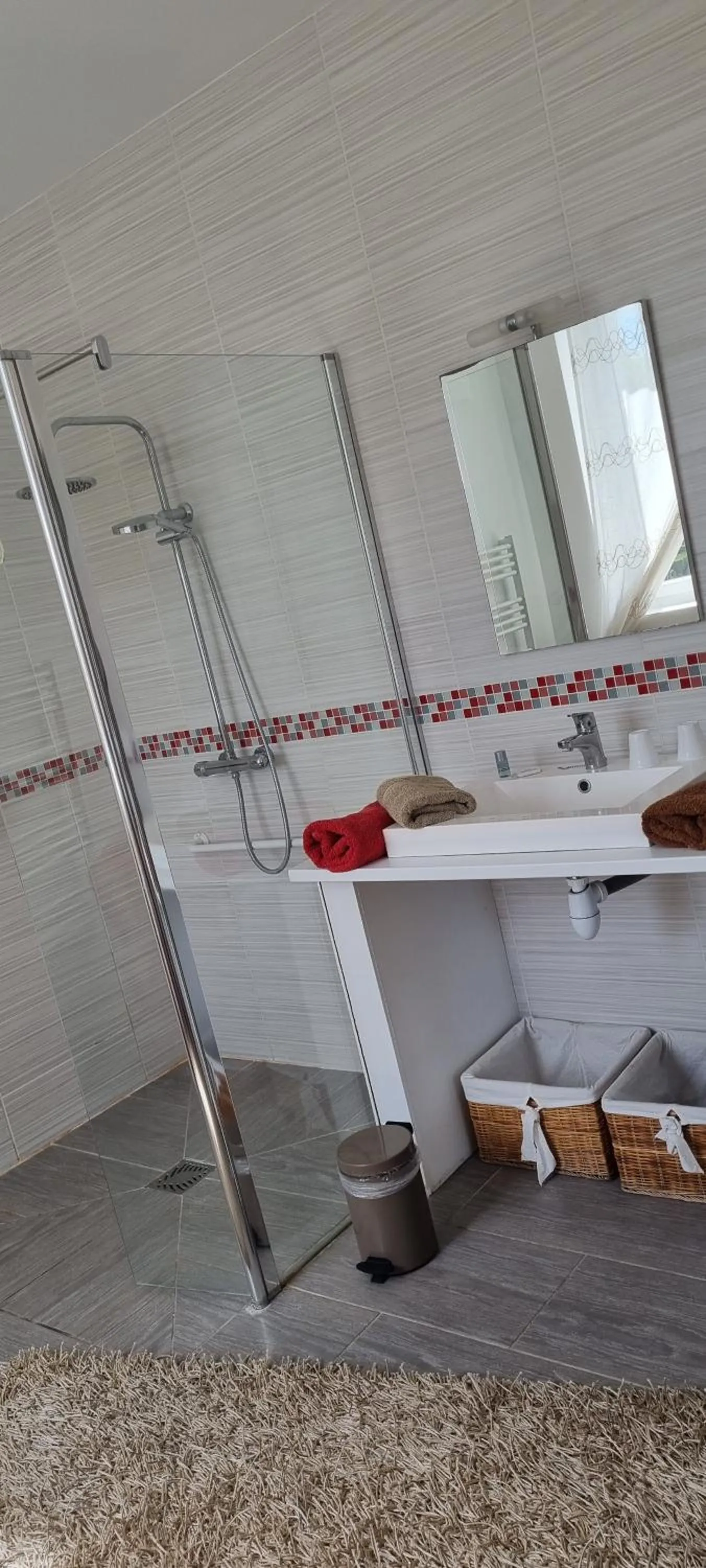 HÔTEL Le 6 3 Home PORT EN BESSIN Parking privé gratuit