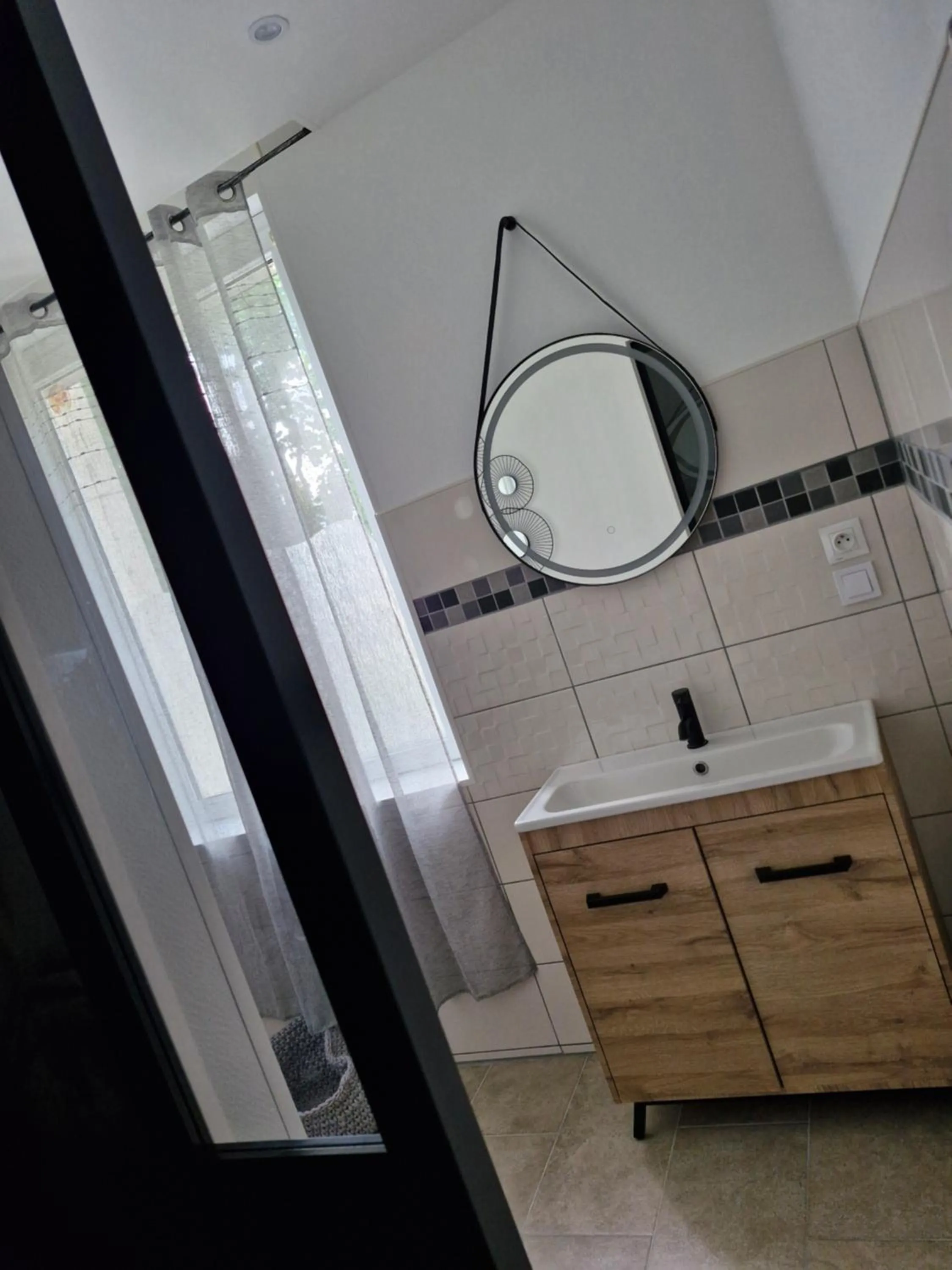 HÔTEL Le 6 3 Home PORT EN BESSIN Parking privé gratuit