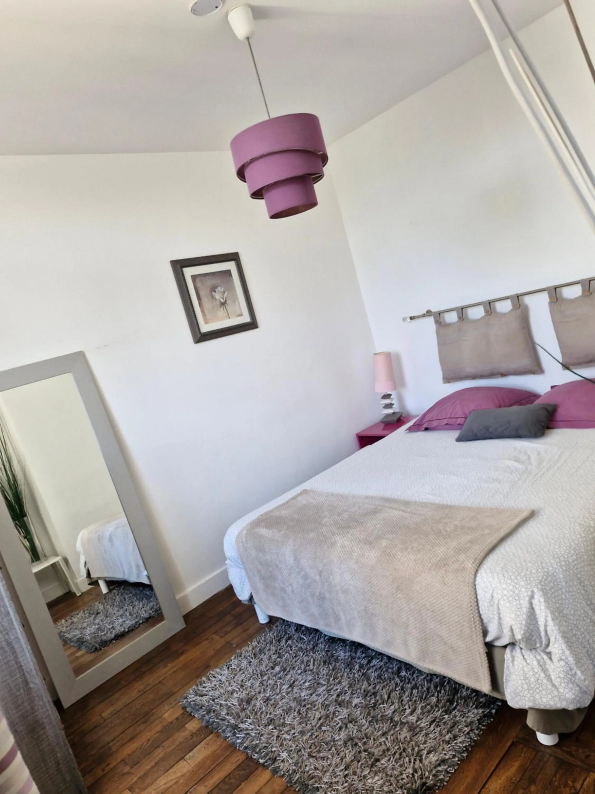 Bed in HÔTEL Le 6 3 Home PORT EN BESSIN Parking privé gratuit