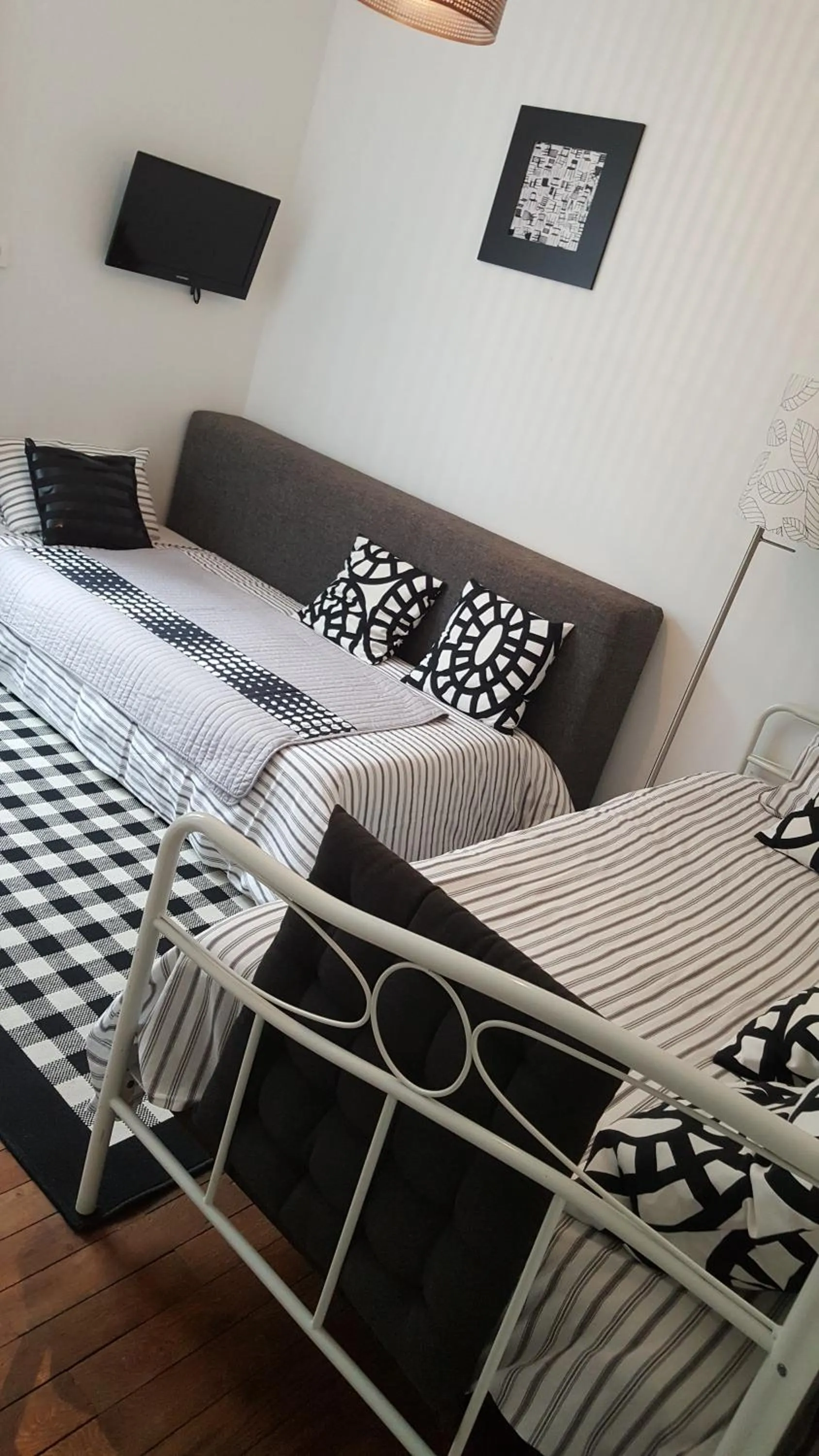 Bed in HÔTEL Le 6 3 Home PORT EN BESSIN Parking privé gratuit