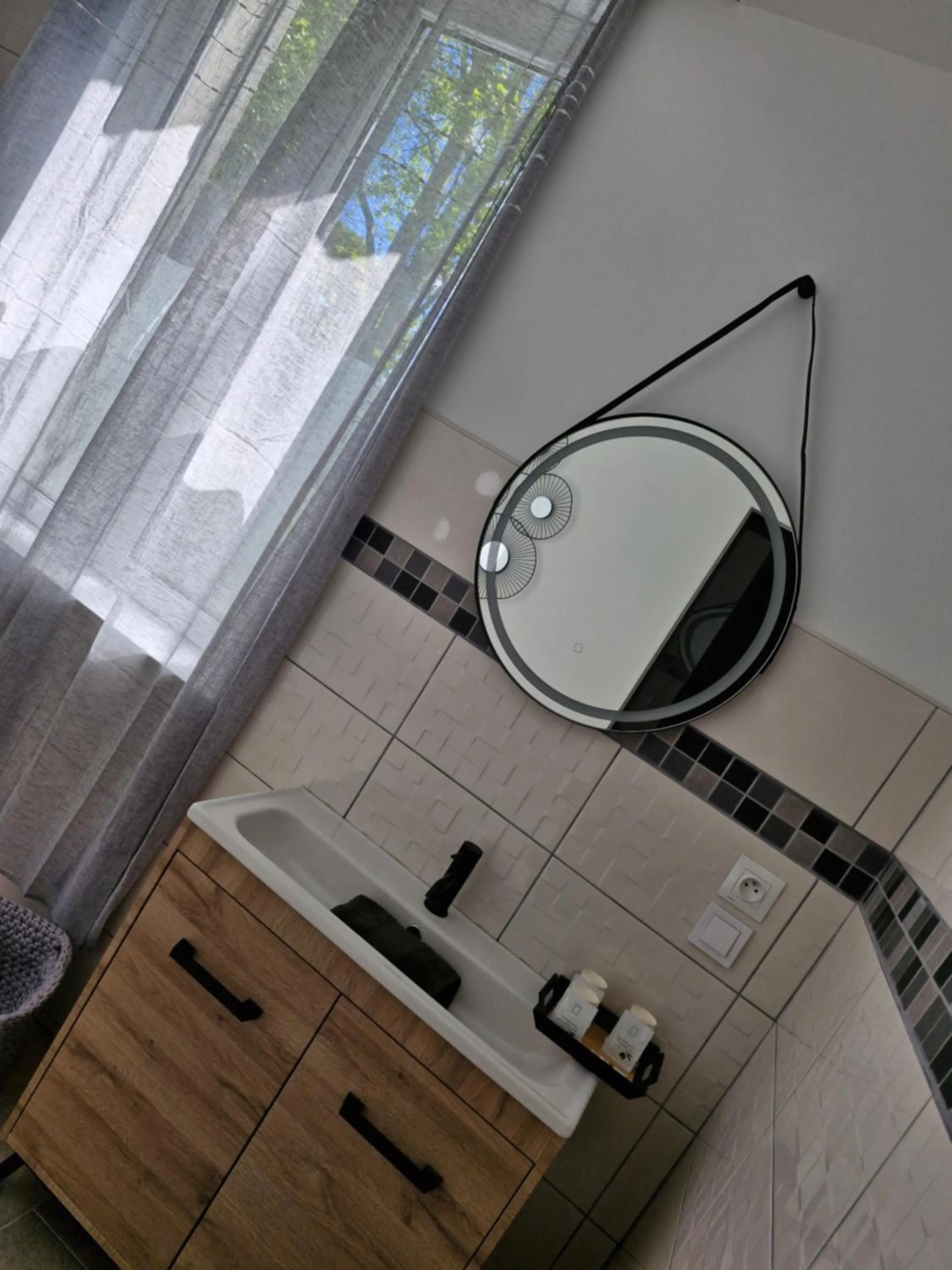 HÔTEL Le 6 3 Home PORT EN BESSIN Parking privé gratuit