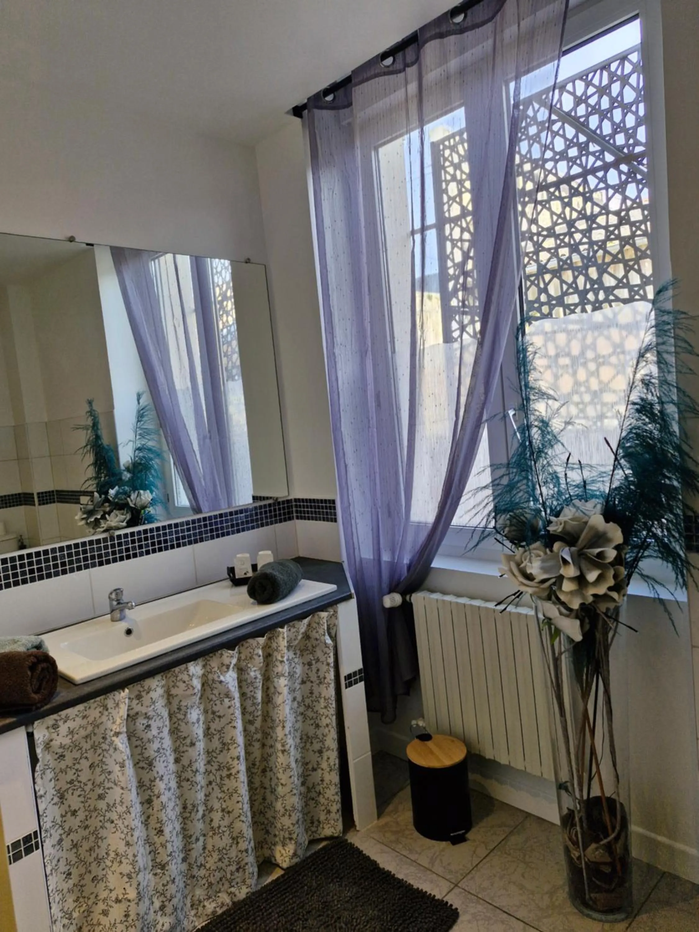 HÔTEL Le 6 3 Home PORT EN BESSIN Parking privé gratuit