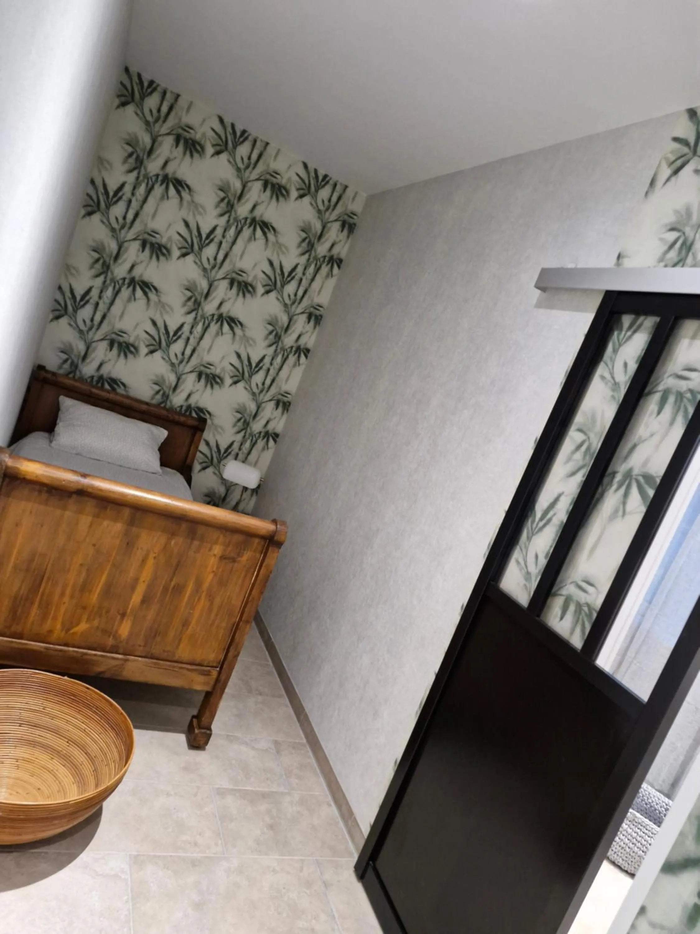 HÔTEL Le 6 3 Home PORT EN BESSIN Parking privé gratuit