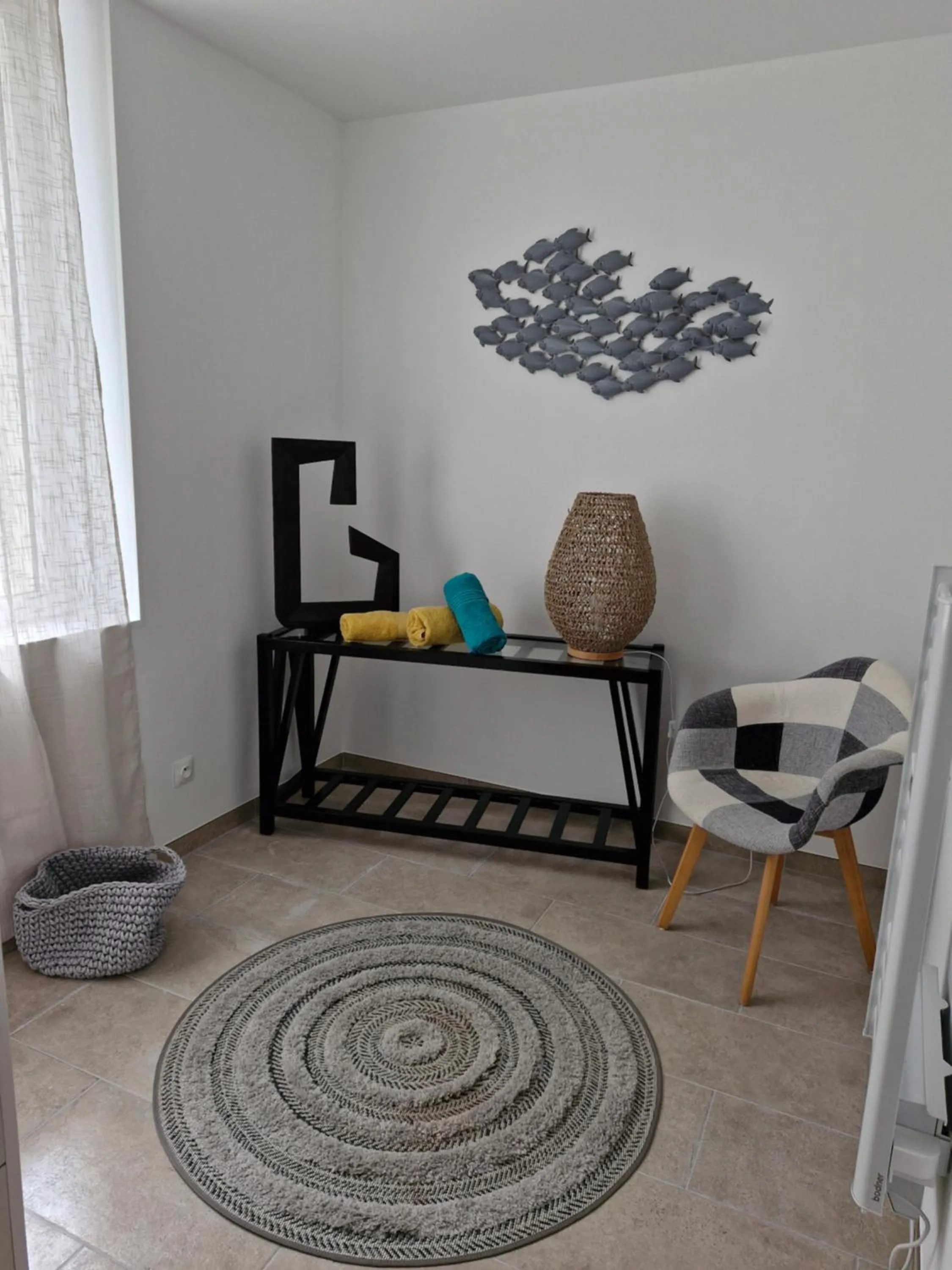 Property building in HÔTEL Le 6 3 Home PORT EN BESSIN Parking privé gratuit