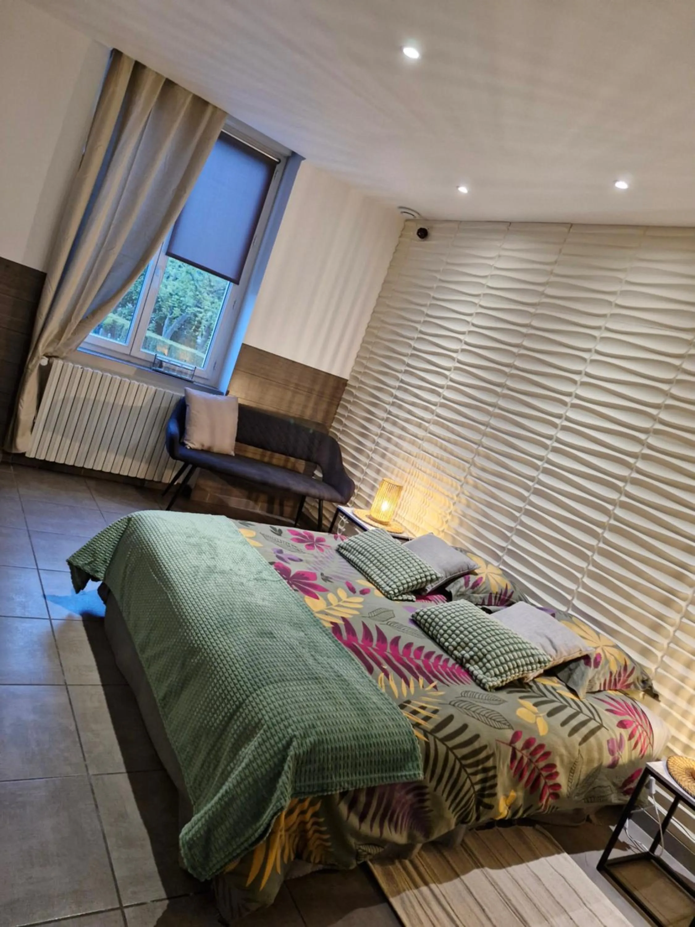 HÔTEL Le 6 3 Home PORT EN BESSIN Parking privé gratuit