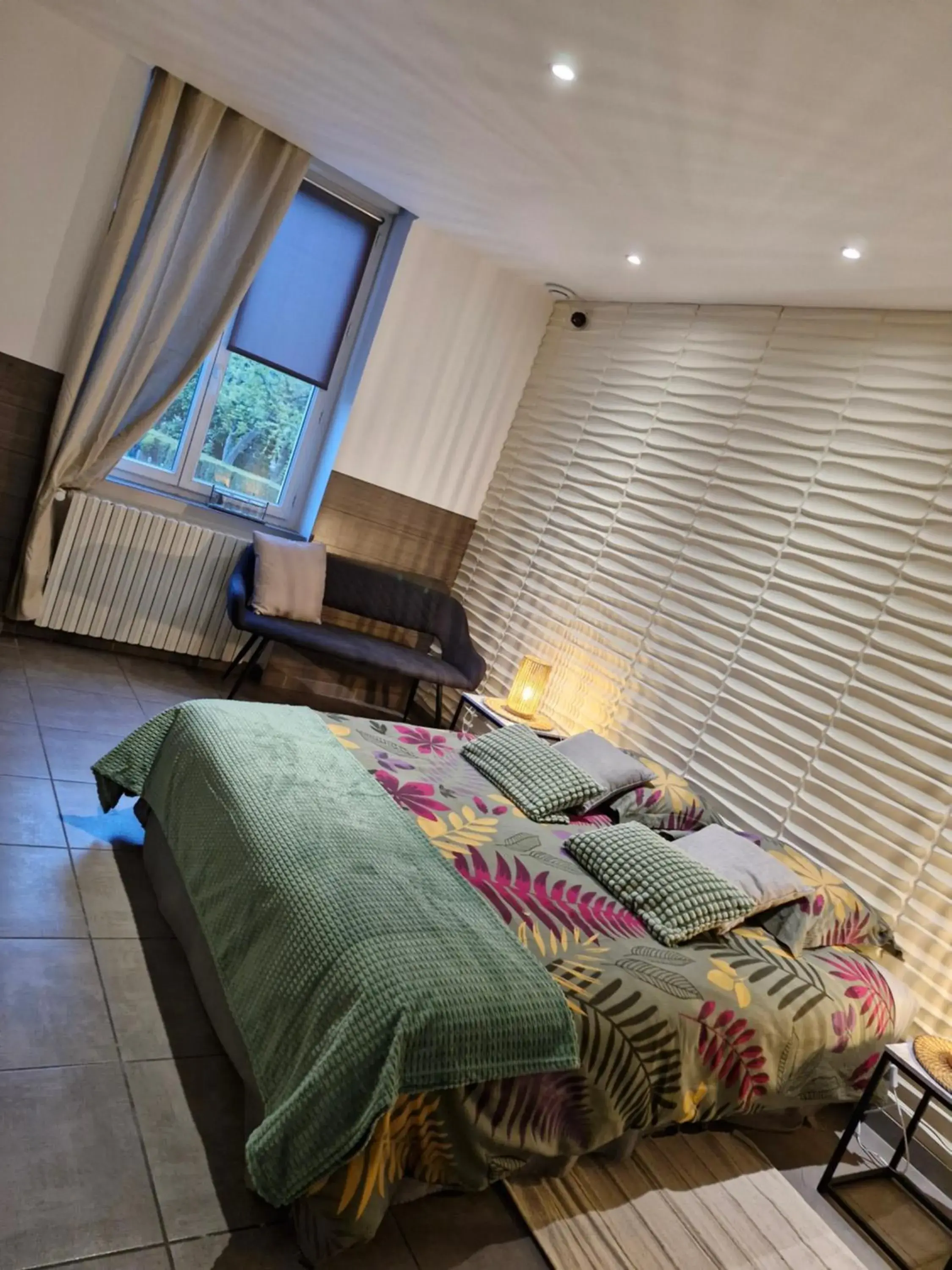 HÔTEL Le 6 3 Home PORT EN BESSIN Parking privé gratuit HÔTEL Le 6 3 Home PORT EN BESSIN Parking privé gratuit
