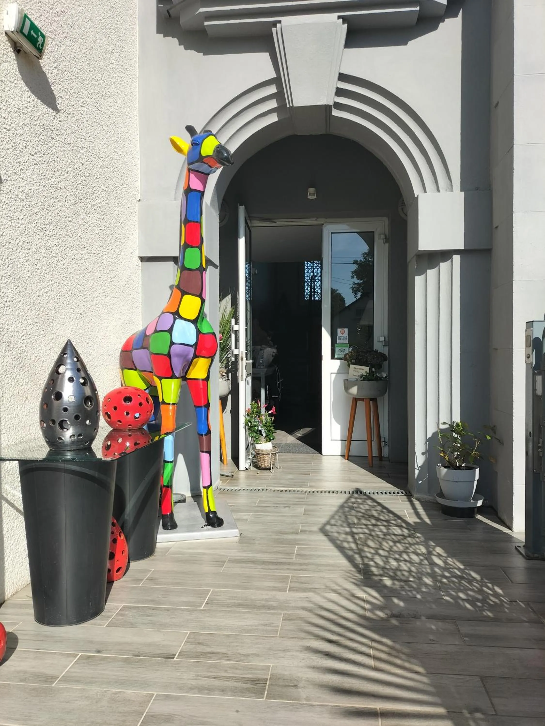 HÔTEL Le 6 3 Home PORT EN BESSIN Parking privé gratuit
