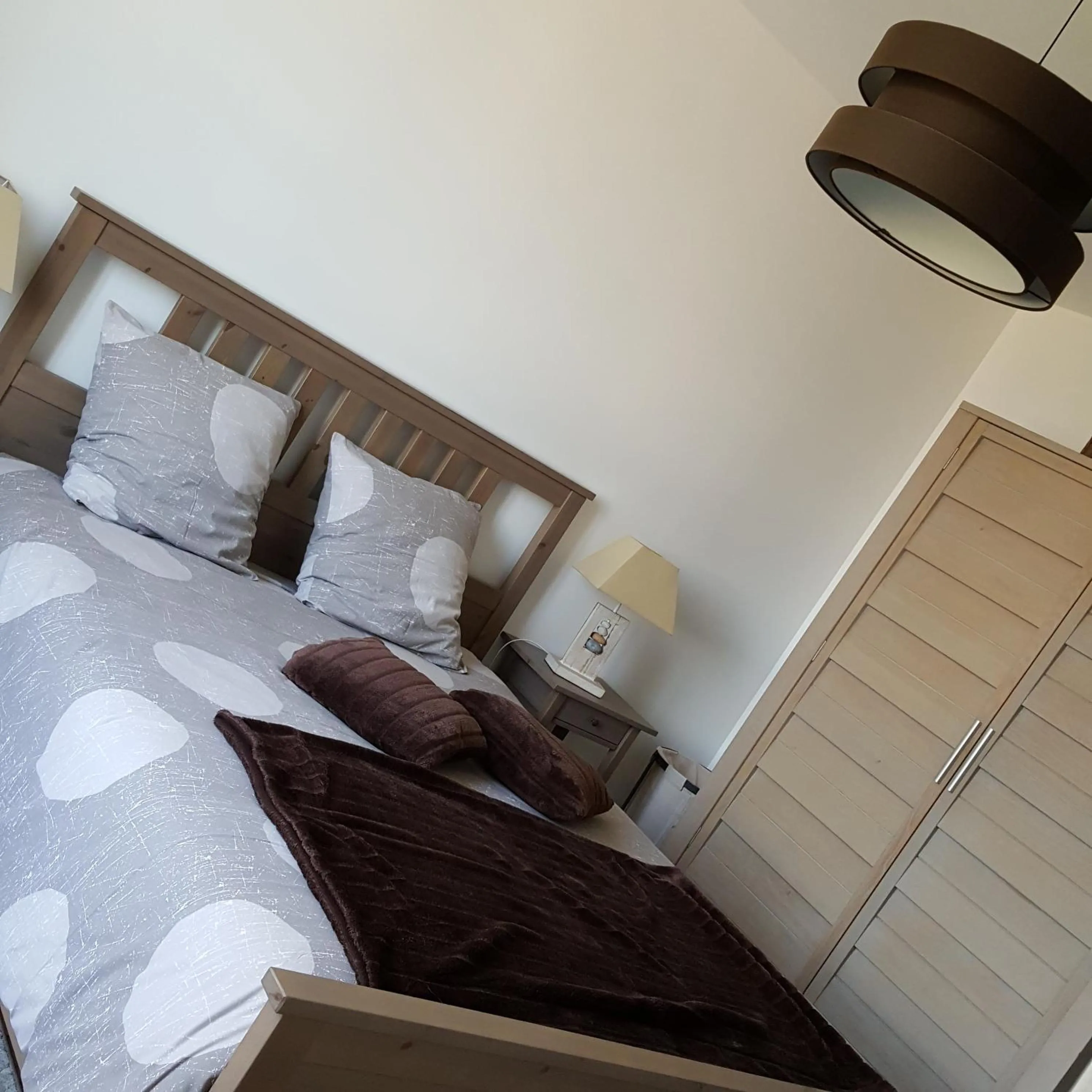 Bed in HÔTEL Le 6 3 Home PORT EN BESSIN Parking privé gratuit