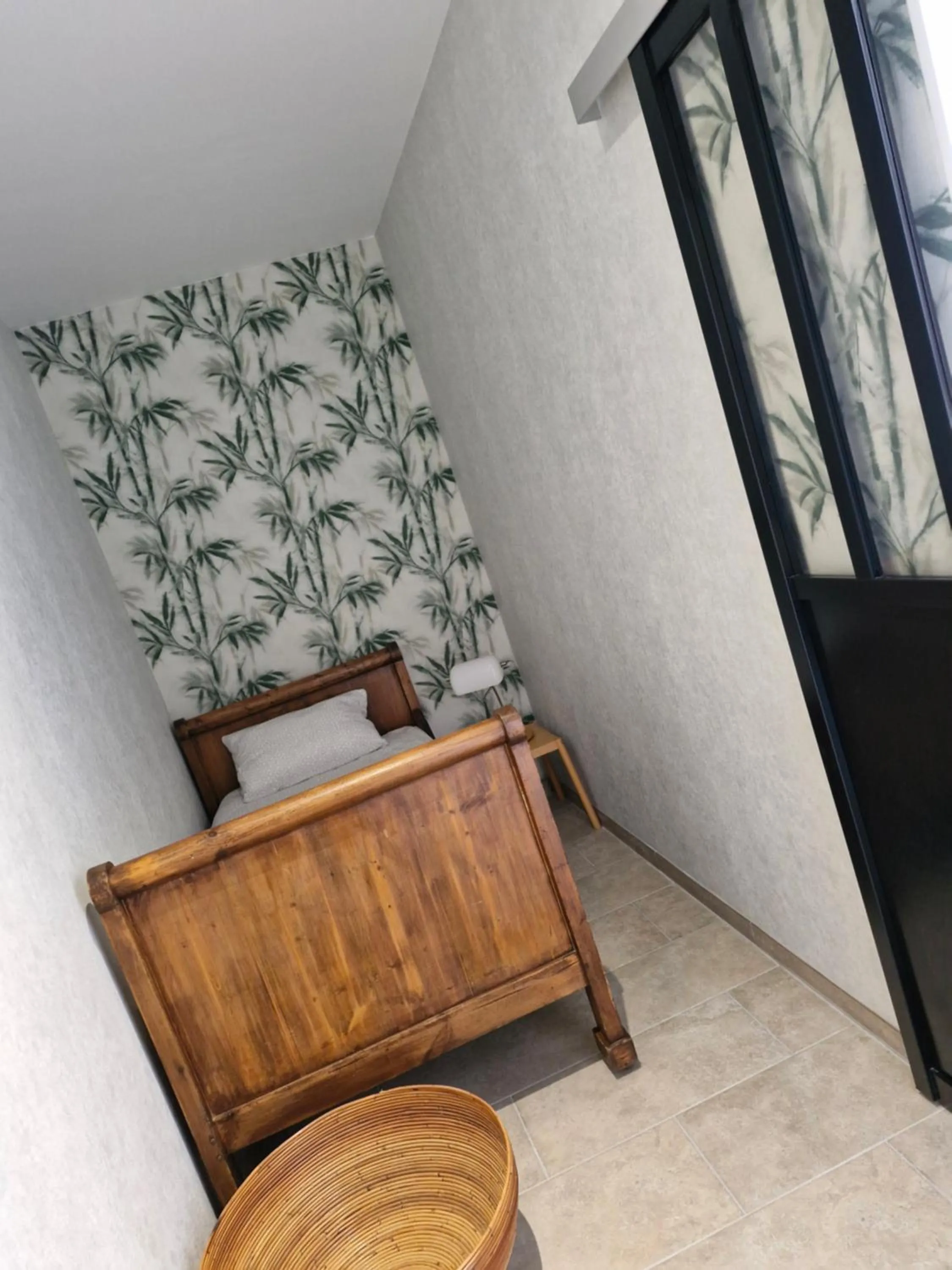 HÔTEL Le 6 3 Home PORT EN BESSIN Parking privé gratuit